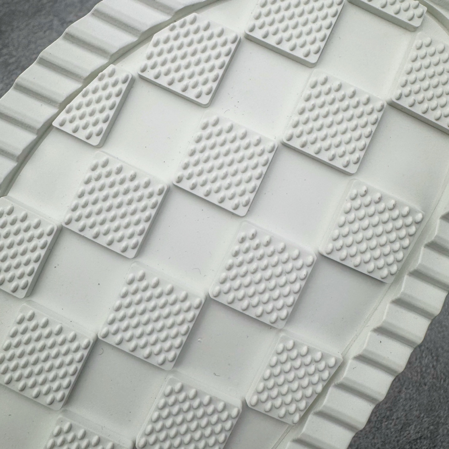 LV拖鞋 Louis Vuitton  MiaMi 路易威登 包头 时尚凉拖 室内外休闲鞋 老花 白色 1AIXCQ