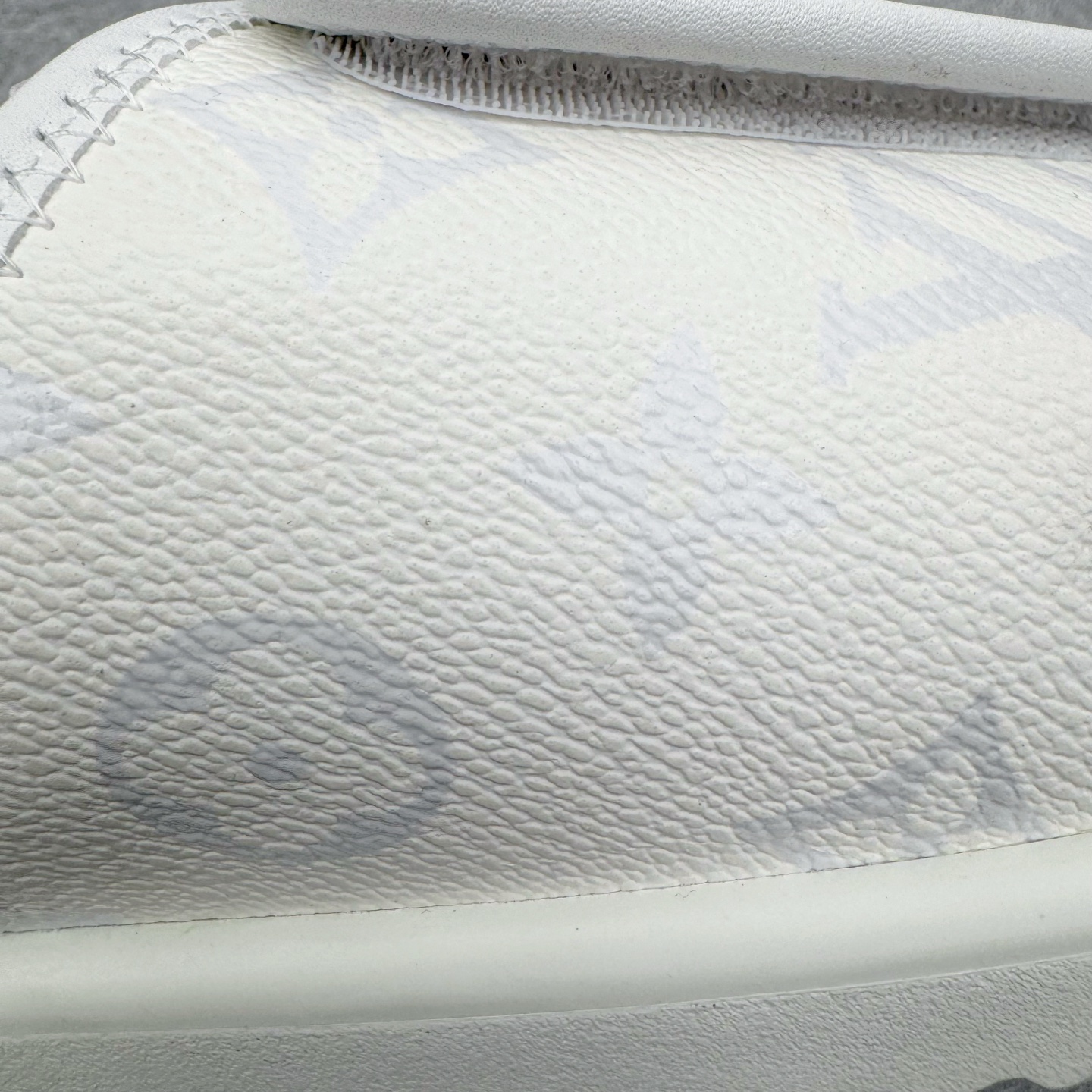 LV拖鞋 Louis Vuitton  MiaMi 路易威登 包头 时尚凉拖 室内外休闲鞋 老花 白色 1AIXCQ