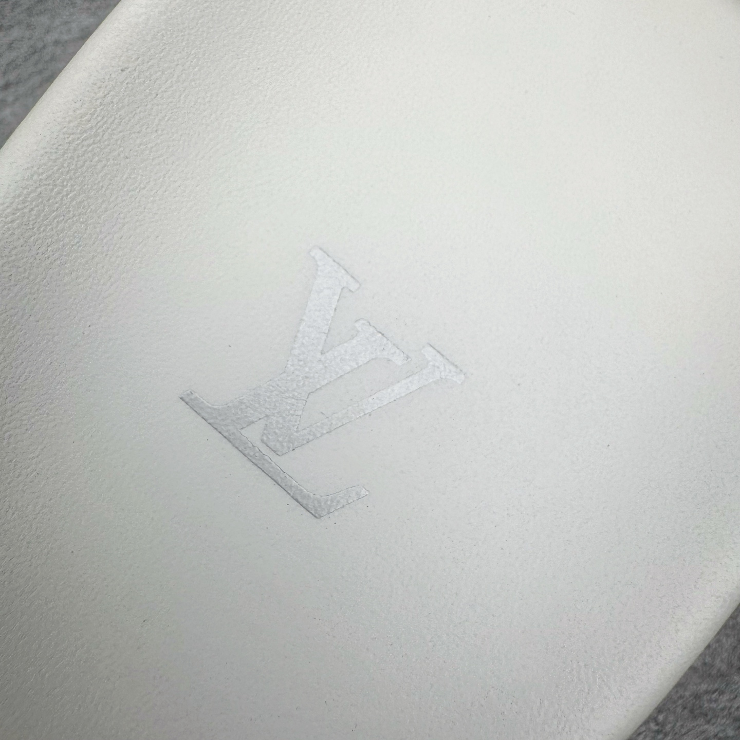 LV拖鞋 Louis Vuitton  MiaMi 路易威登 包头 时尚凉拖 室内外休闲鞋 老花 白色 1AIXCQ