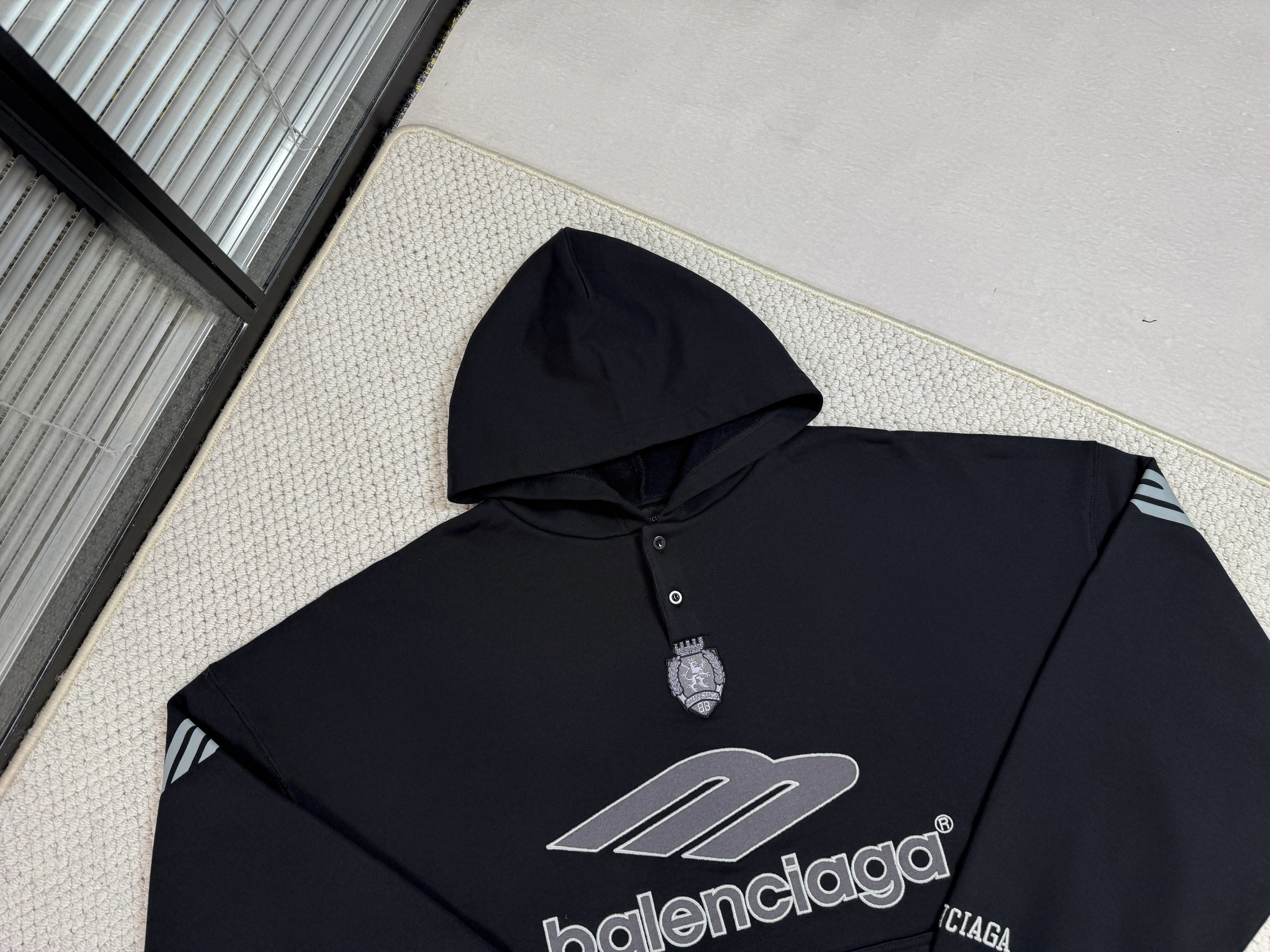 Balenciaga 巴黎世家 FW25 FOOTBALL 速干抓绒 3B 足球 POLO 连帽衫卫衣 宽松 男款 827939TTVQ81066