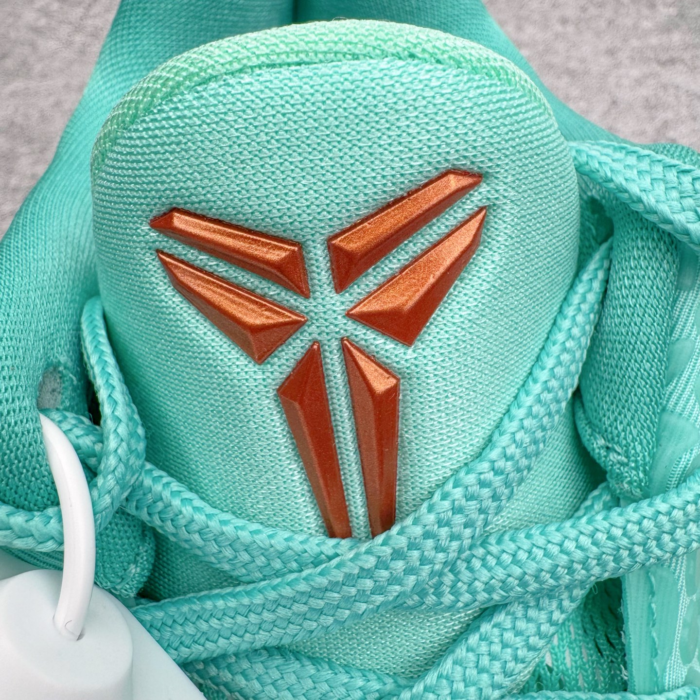 MAX灭世 Kobe6  前掌Zoom Turbo 气垫 后掌EVA缓震 低筒 球鞋 籃球鞋 實戰鞋 真碳板 男鞋 波鞋 自由女神 IO5774-300