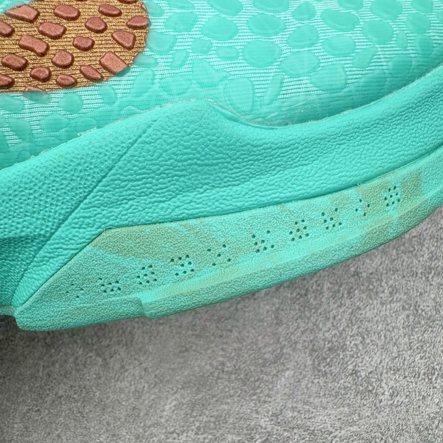 MAX灭世 Kobe6  前掌Zoom Turbo 气垫 后掌EVA缓震 低筒 球鞋 籃球鞋 實戰鞋 真碳板 男鞋 波鞋 自由女神 IO5774-300