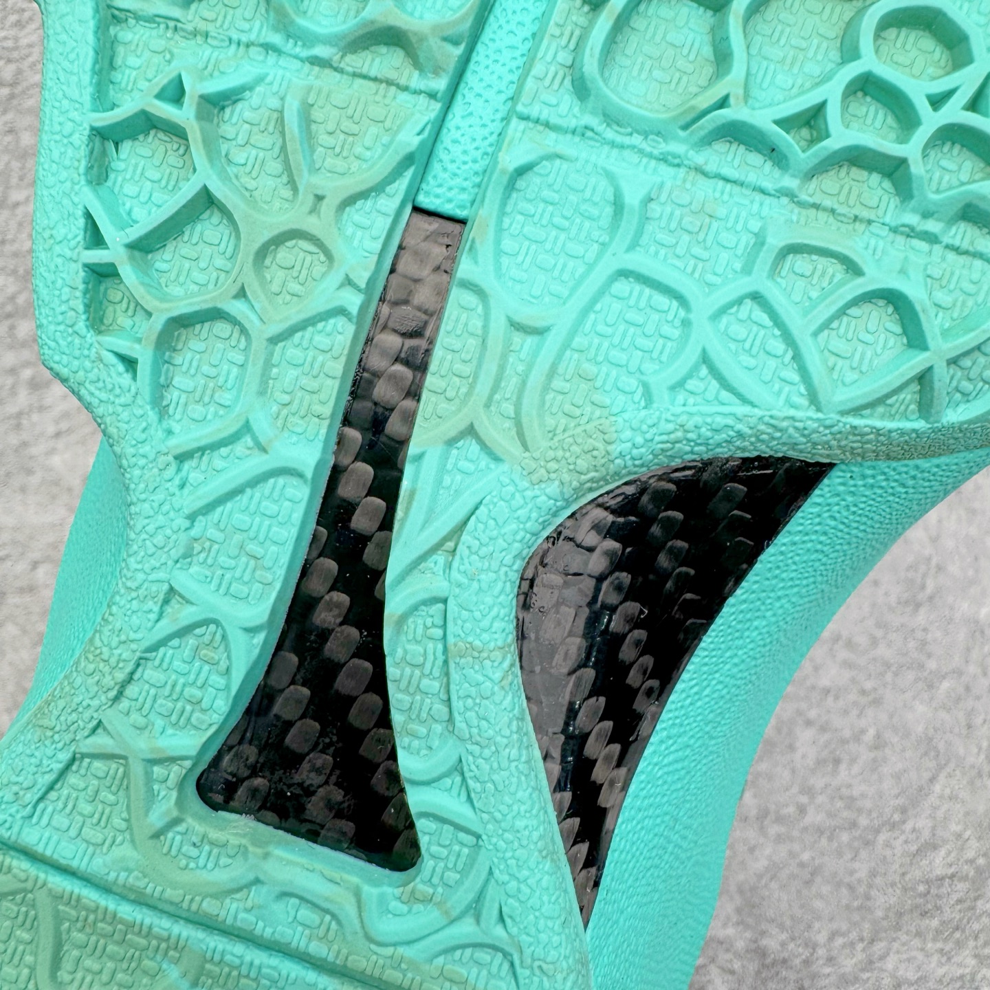 MAX灭世 Kobe6  前掌Zoom Turbo 气垫 后掌EVA缓震 低筒 球鞋 籃球鞋 實戰鞋 真碳板 男鞋 波鞋 自由女神 IO5774-300