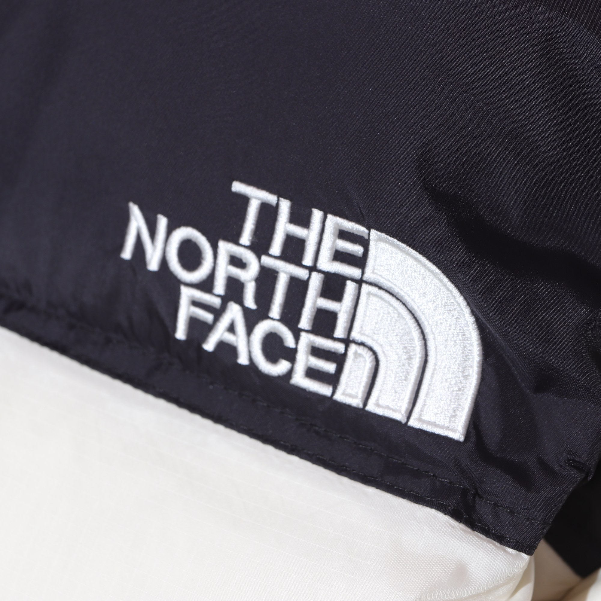 升级版 The North Face 1996  防水 防風 保暖長袖 外套 風摟 男款 女款 700羽绒 米白