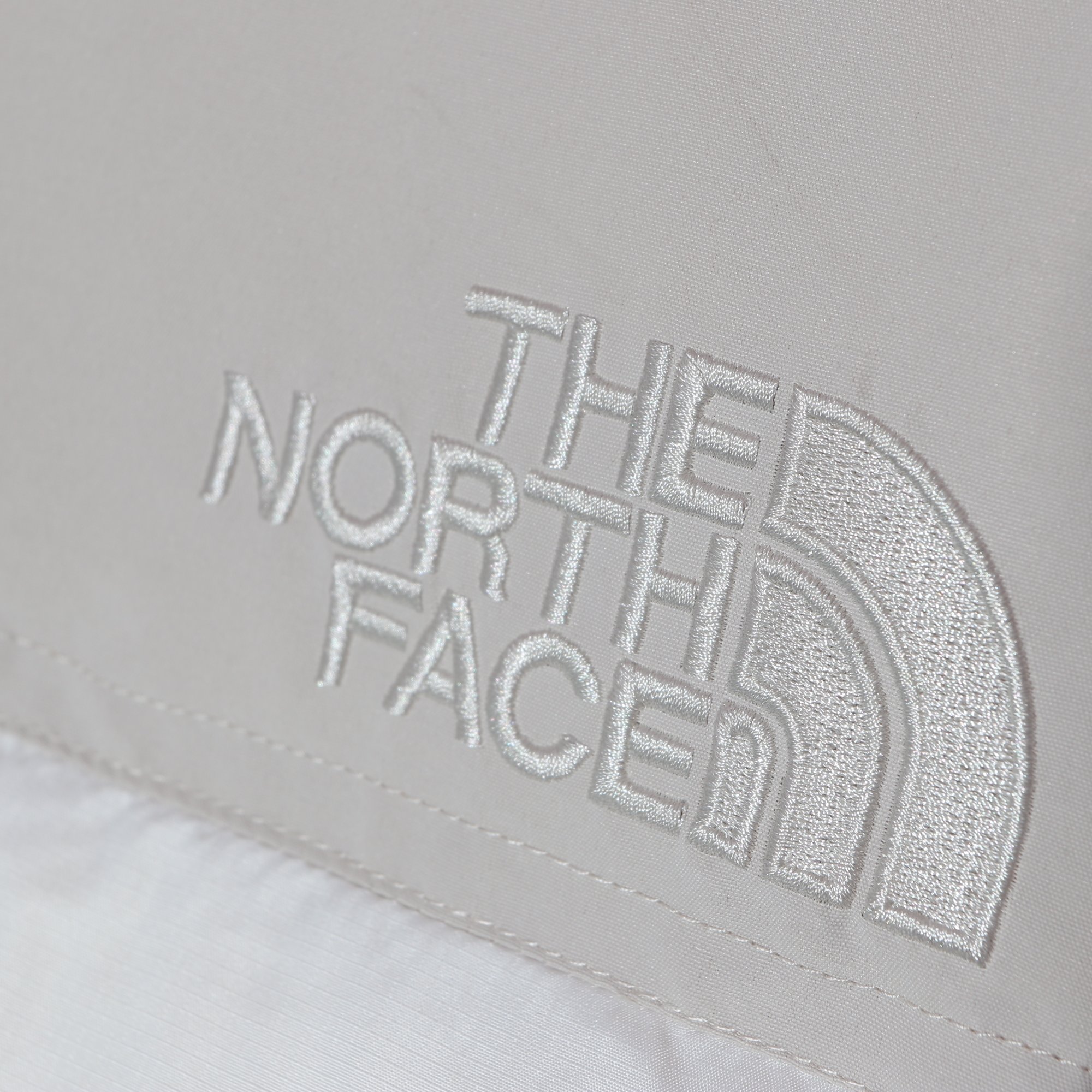 升级版 The North Face 1996  防水 防風 保暖長袖 外套 風摟 男款 女款 700羽绒 灰白