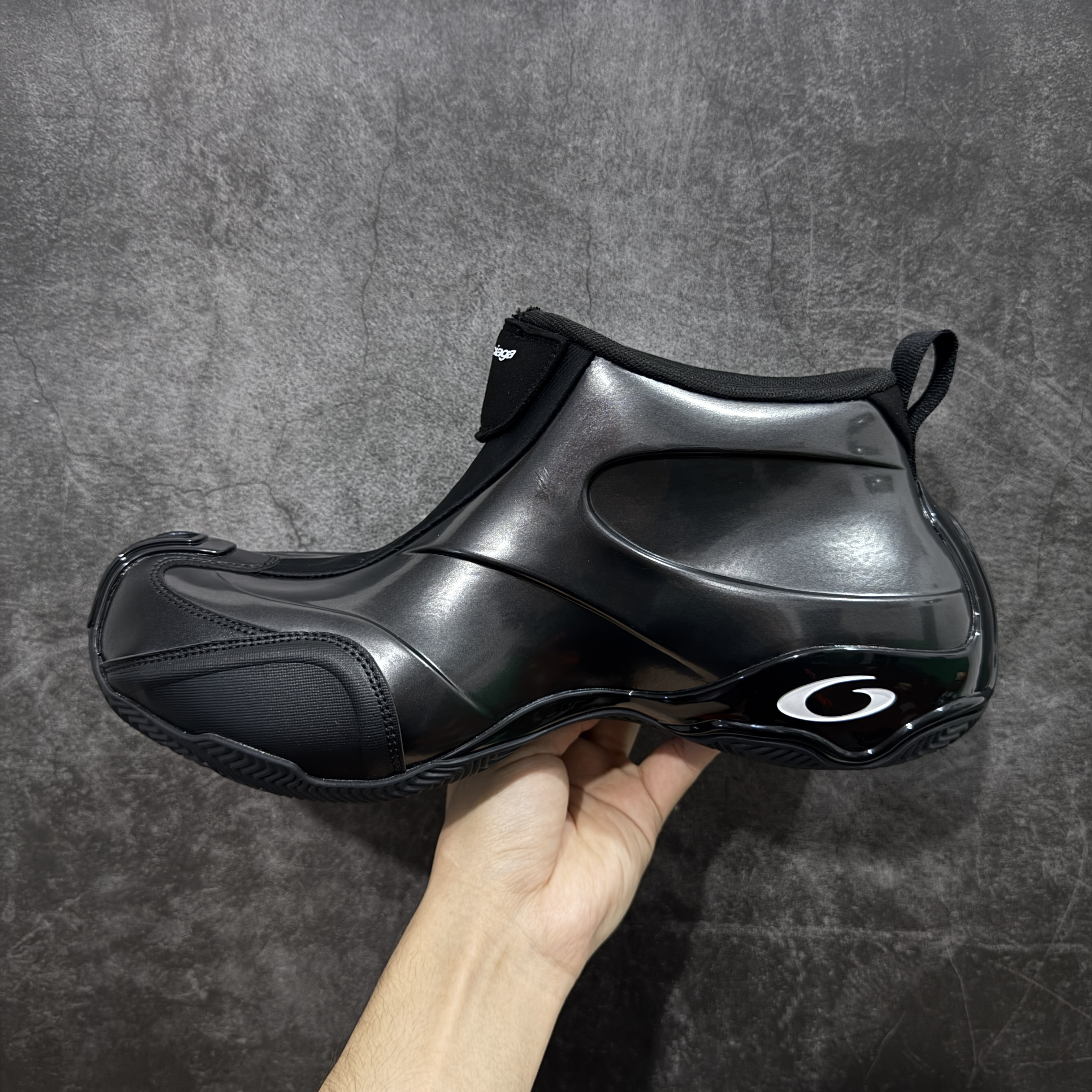 Balenciaga 巴黎世家Basketball   篮球鞋 圆头拉链 生活休闲鞋 男女同款 波鞋 C0 黑色 824909WBKBM1110