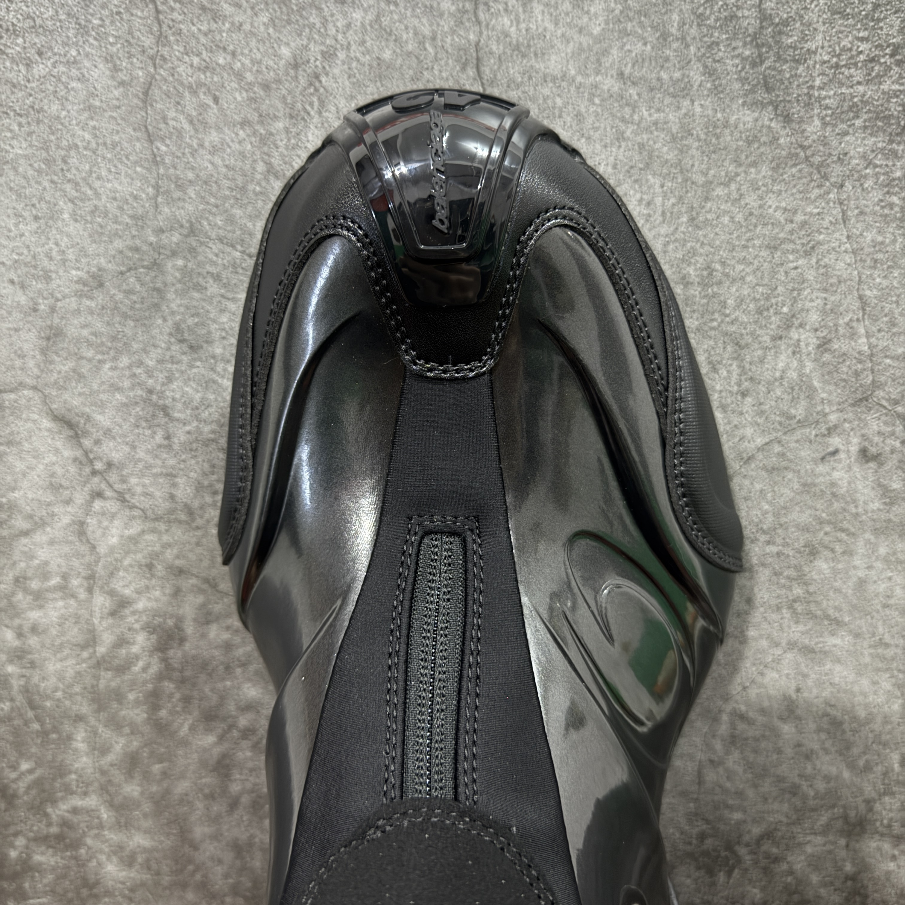 Balenciaga 巴黎世家Basketball   篮球鞋 圆头拉链 生活休闲鞋 男女同款 波鞋 C0 黑色 824909WBKBM1110