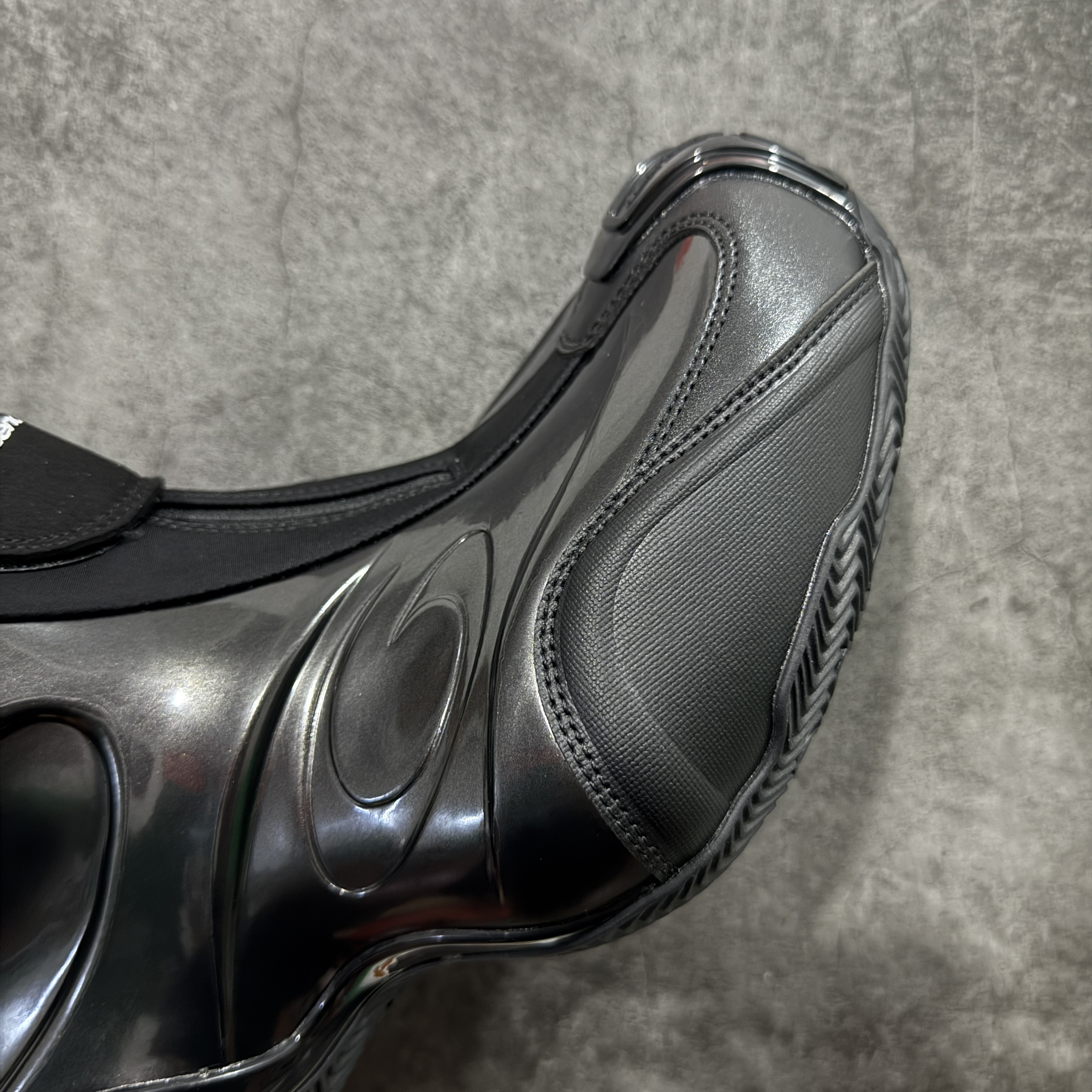 Balenciaga 巴黎世家Basketball   篮球鞋 圆头拉链 生活休闲鞋 男女同款 波鞋 C0 黑色 824909WBKBM1110