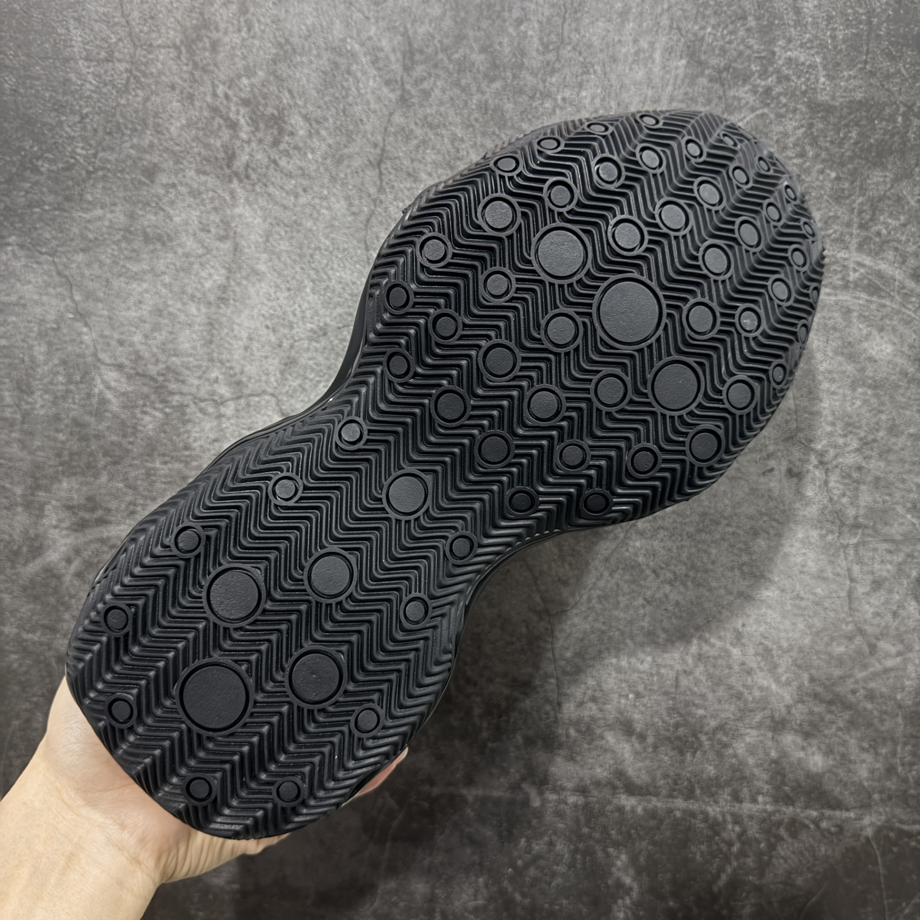 Balenciaga 巴黎世家Basketball   篮球鞋 圆头拉链 生活休闲鞋 男女同款 波鞋 C0 黑色 824909WBKBM1110