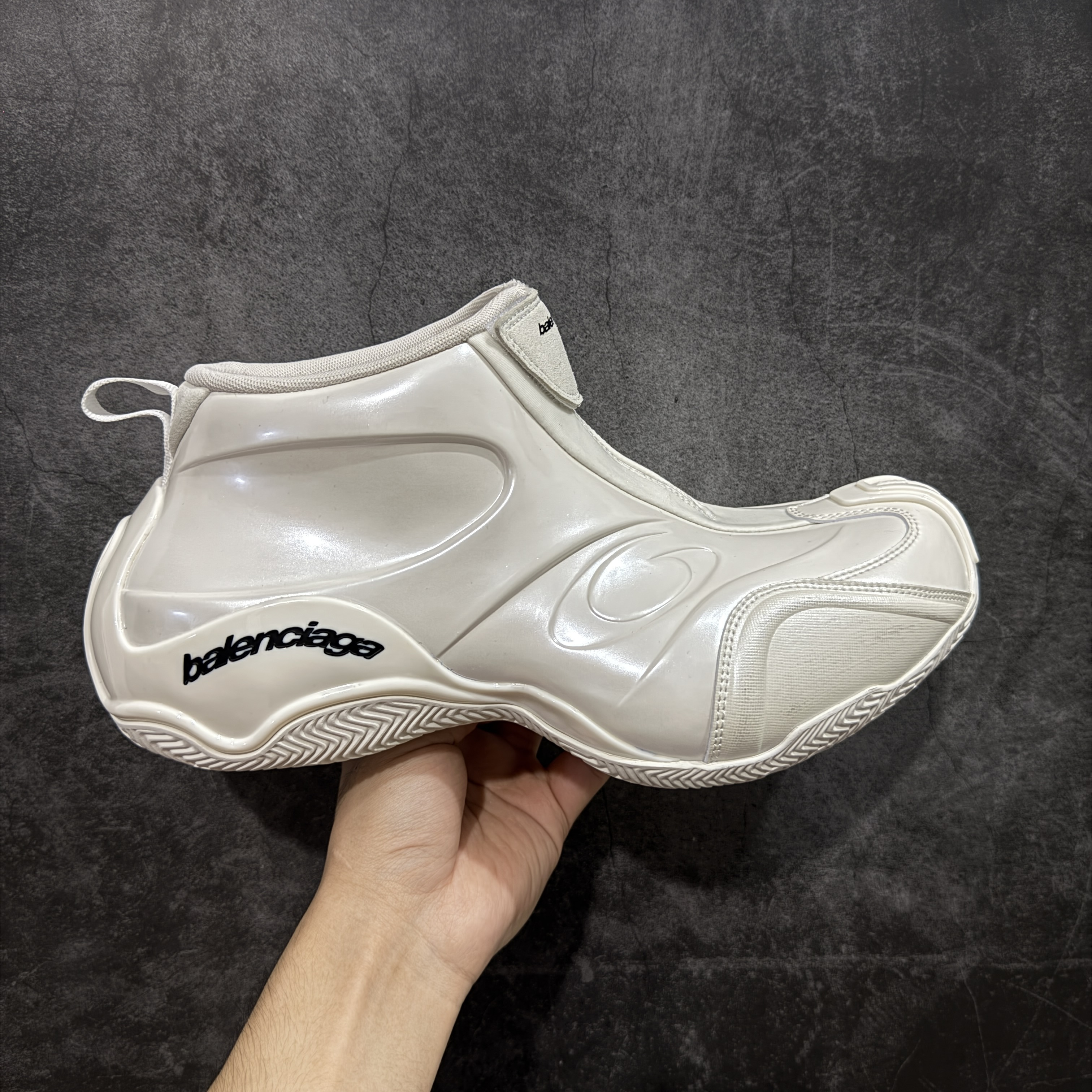 Balenciaga 巴黎世家Basketball   篮球鞋 圆头拉链 生活休闲鞋 男女同款 波鞋 C0 白色 824909WBKBM1110