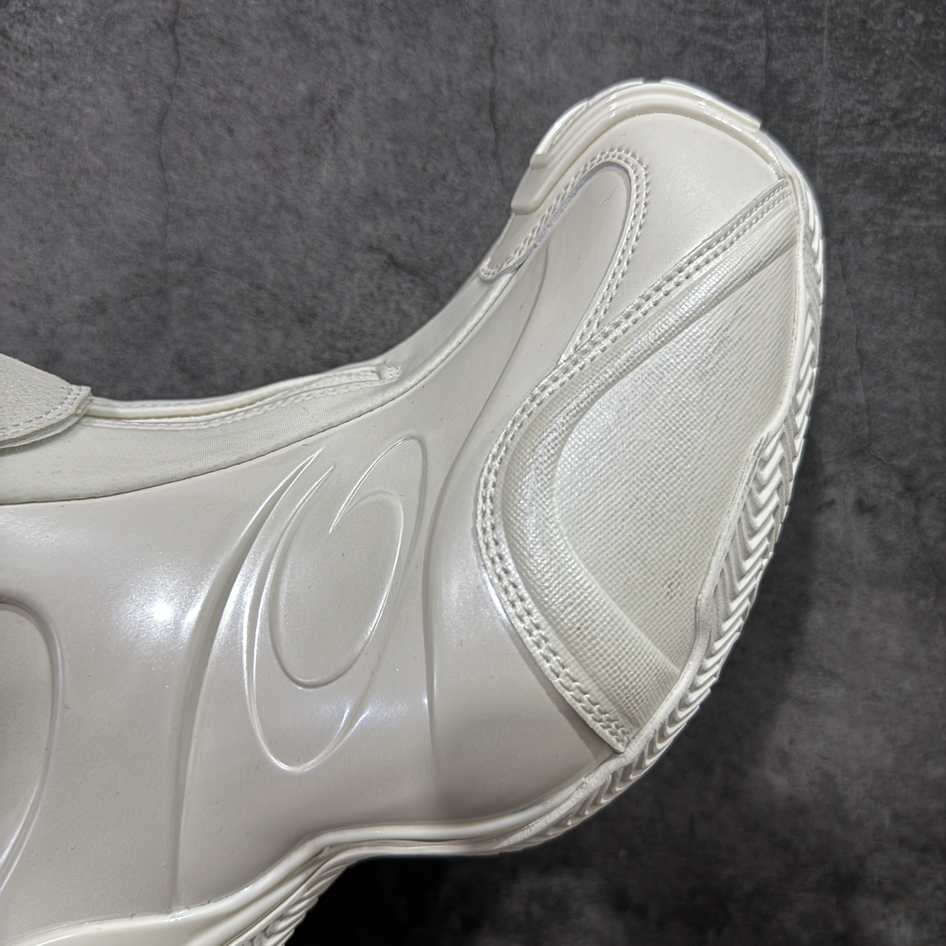 Balenciaga 巴黎世家Basketball   篮球鞋 圆头拉链 生活休闲鞋 男女同款 波鞋 C0 白色 824909WBKBM1110