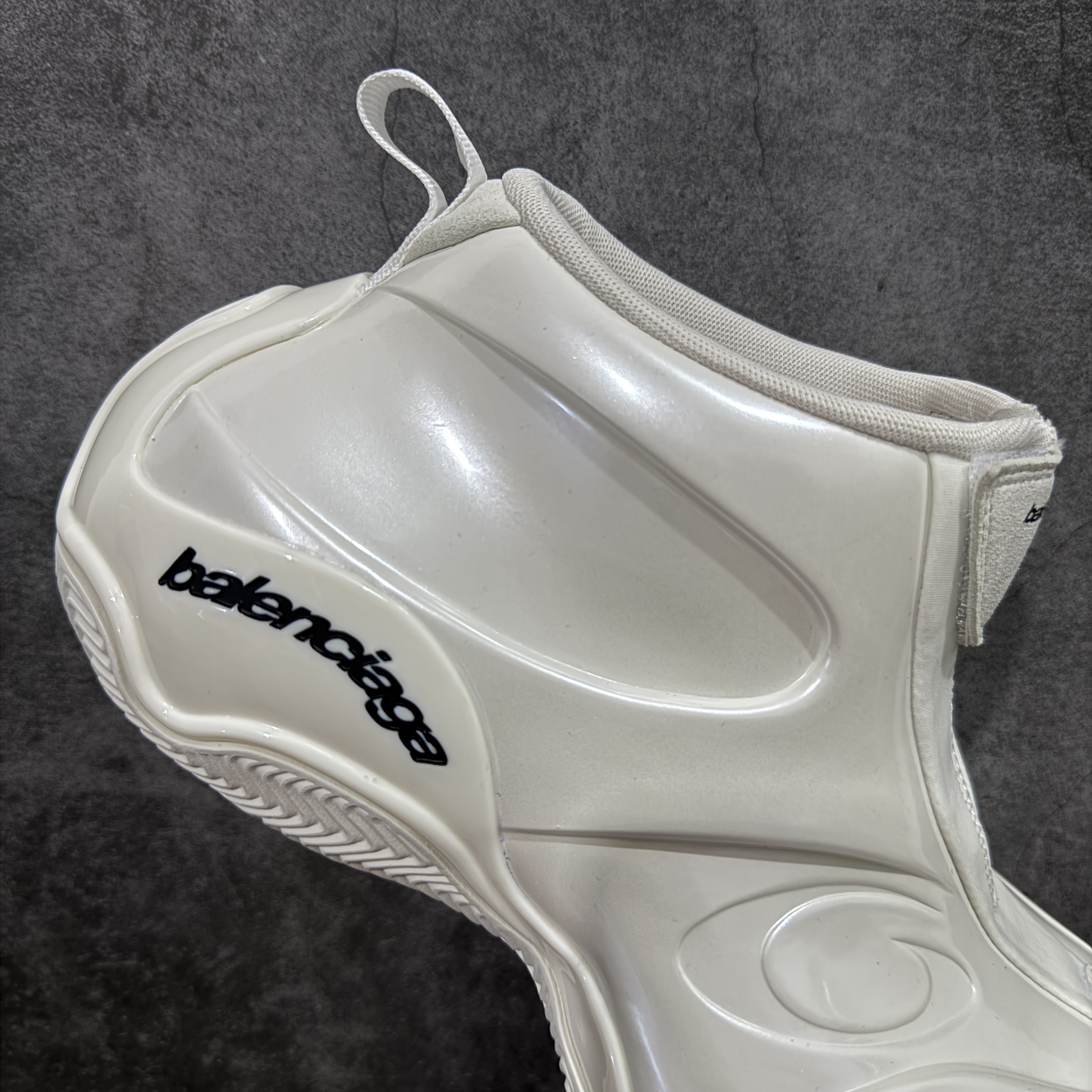 Balenciaga 巴黎世家Basketball   篮球鞋 圆头拉链 生活休闲鞋 男女同款 波鞋 C0 白色 824909WBKBM1110