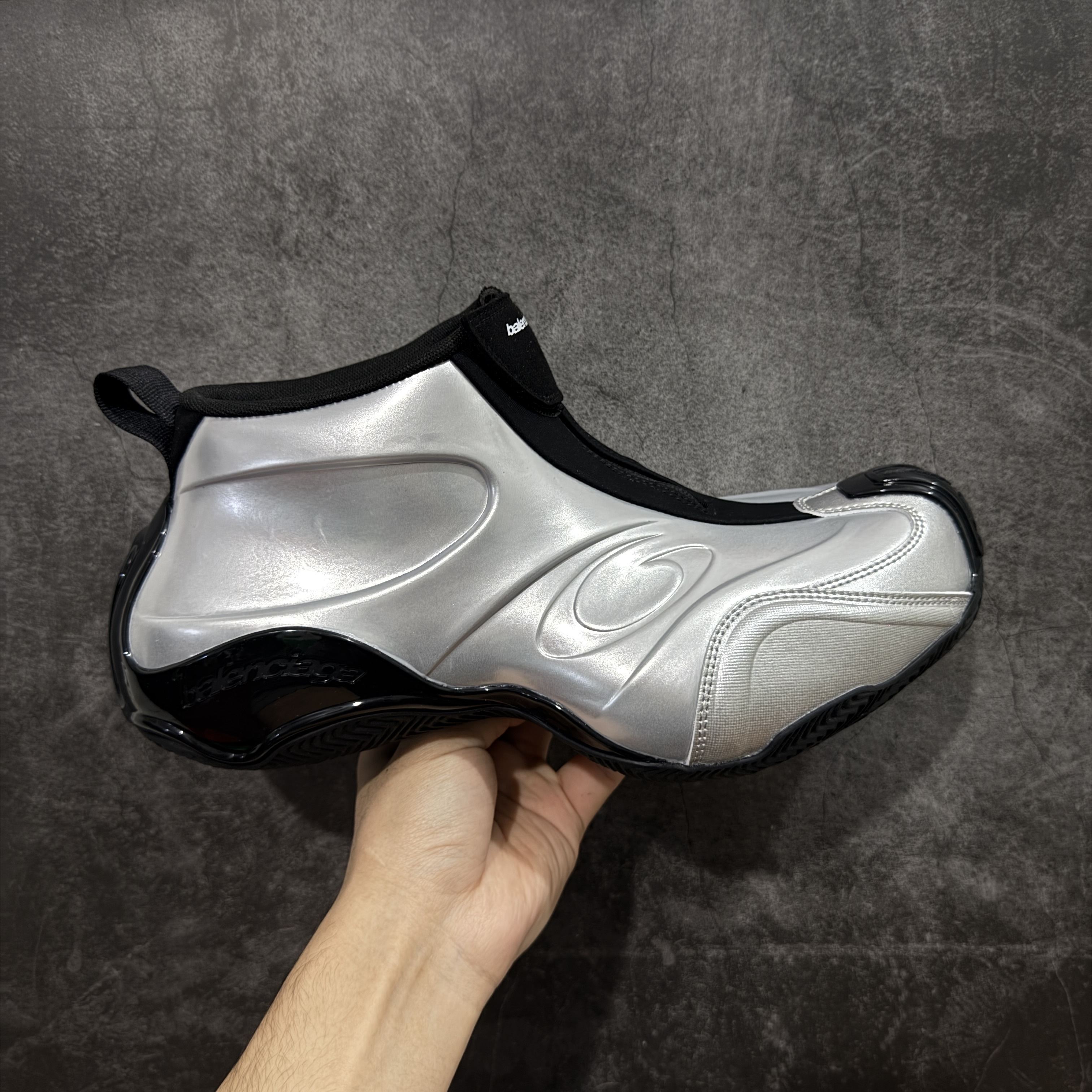 Balenciaga 巴黎世家Basketball   篮球鞋 圆头拉链 生活休闲鞋 男女同款 波鞋 C0 银色 824909WBKBM8010