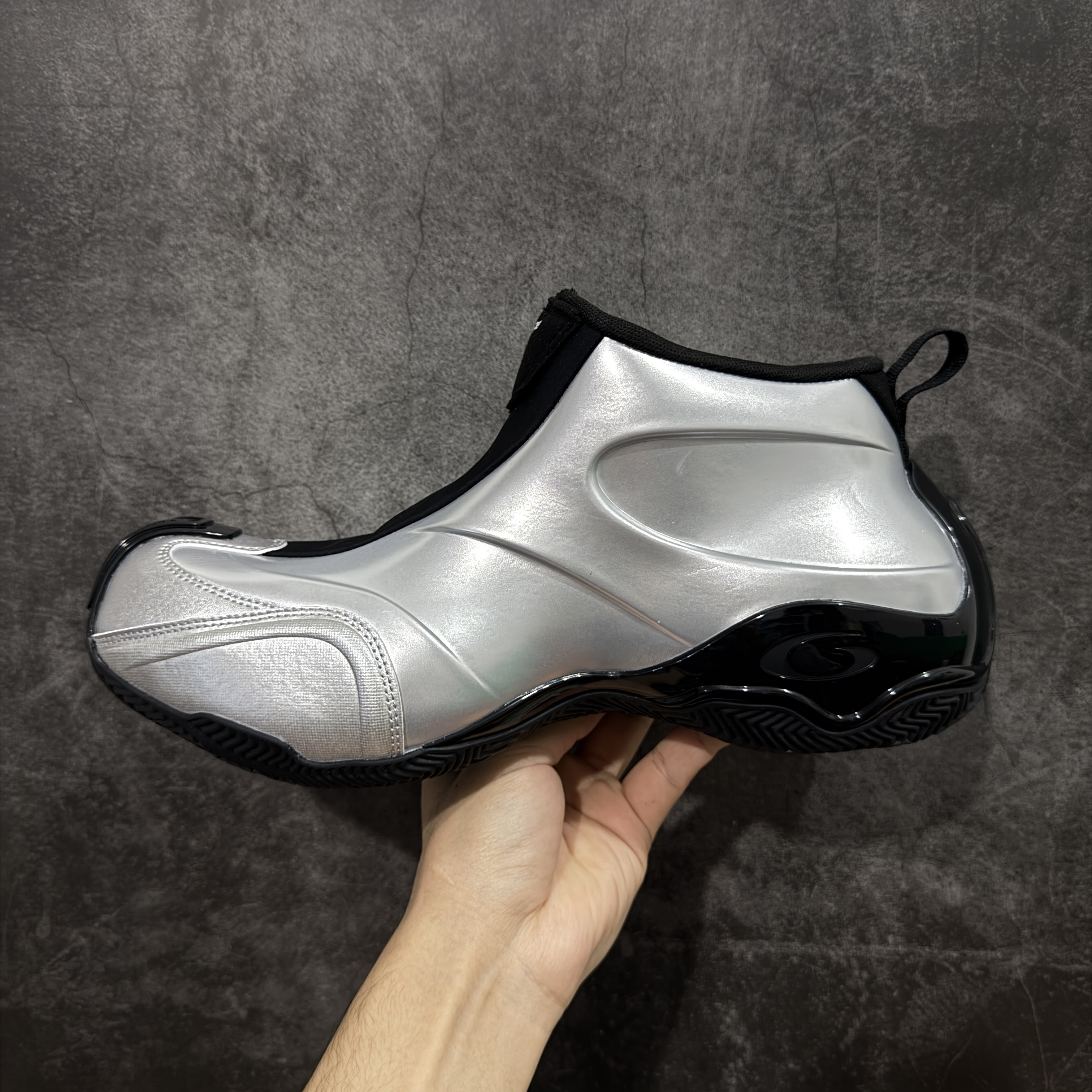 Balenciaga 巴黎世家Basketball   篮球鞋 圆头拉链 生活休闲鞋 男女同款 波鞋 C0 银色 824909WBKBM8010