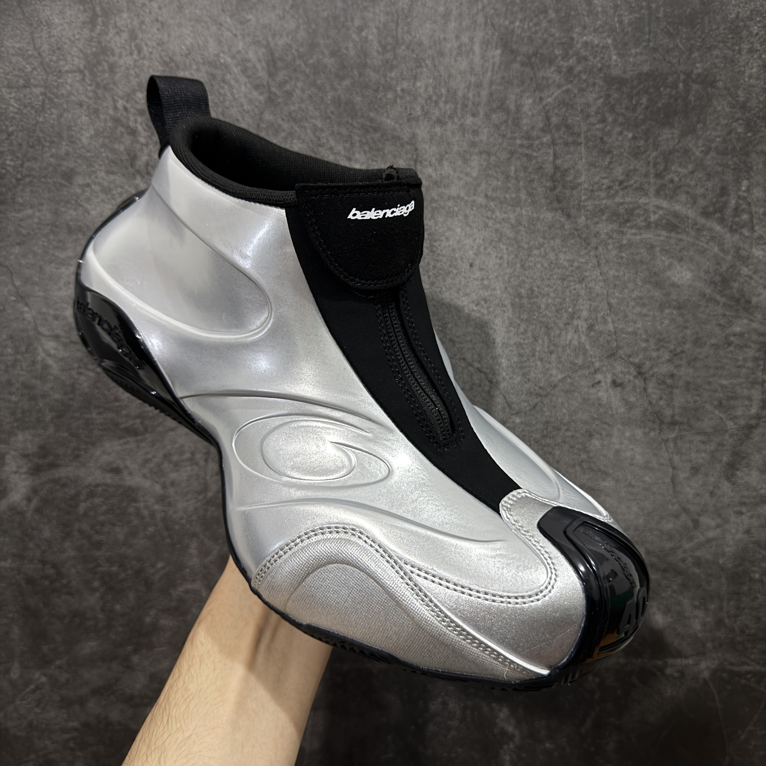 Balenciaga 巴黎世家Basketball   篮球鞋 圆头拉链 生活休闲鞋 男女同款 波鞋 C0 银色 824909WBKBM8010