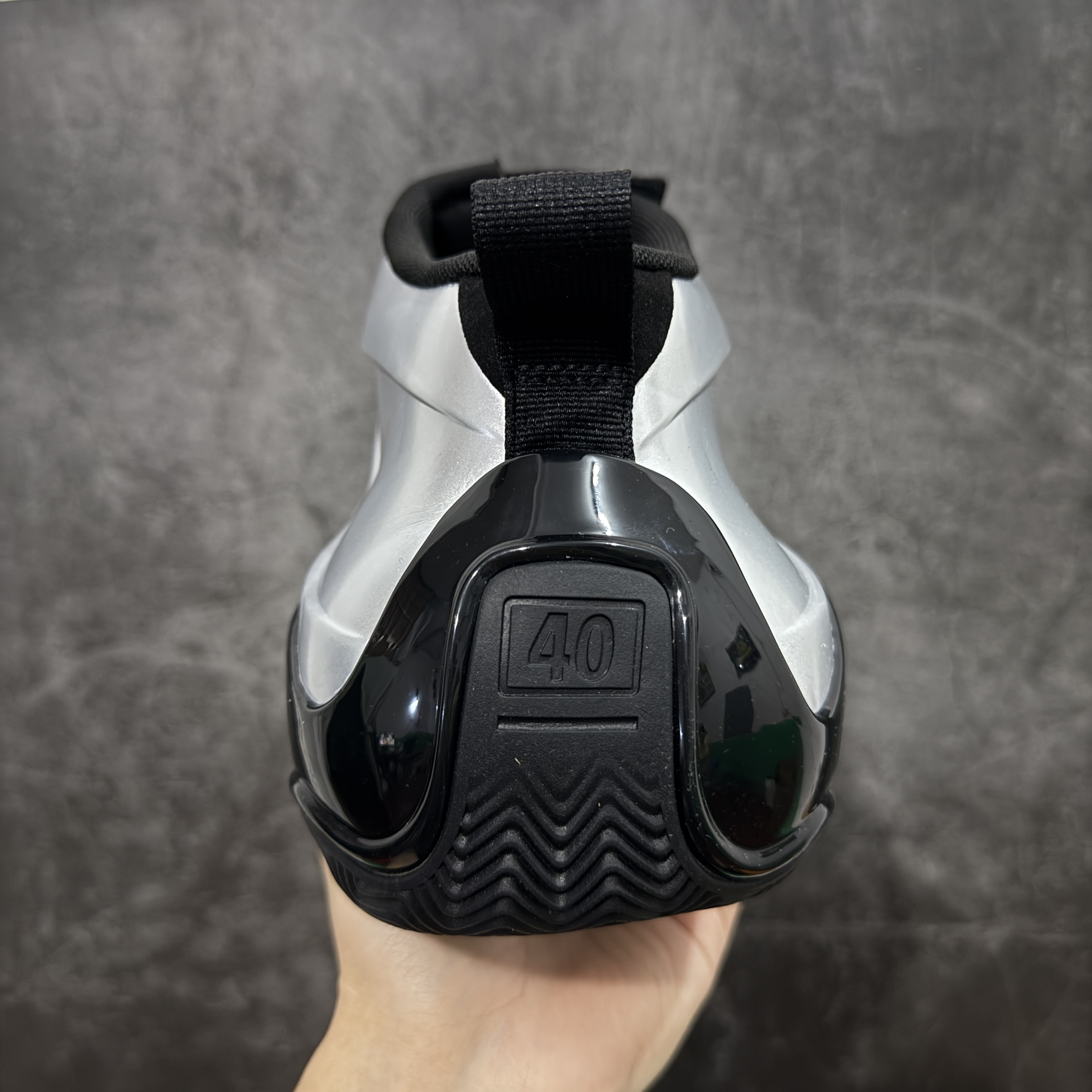 Balenciaga 巴黎世家Basketball   篮球鞋 圆头拉链 生活休闲鞋 男女同款 波鞋 C0 银色 824909WBKBM8010