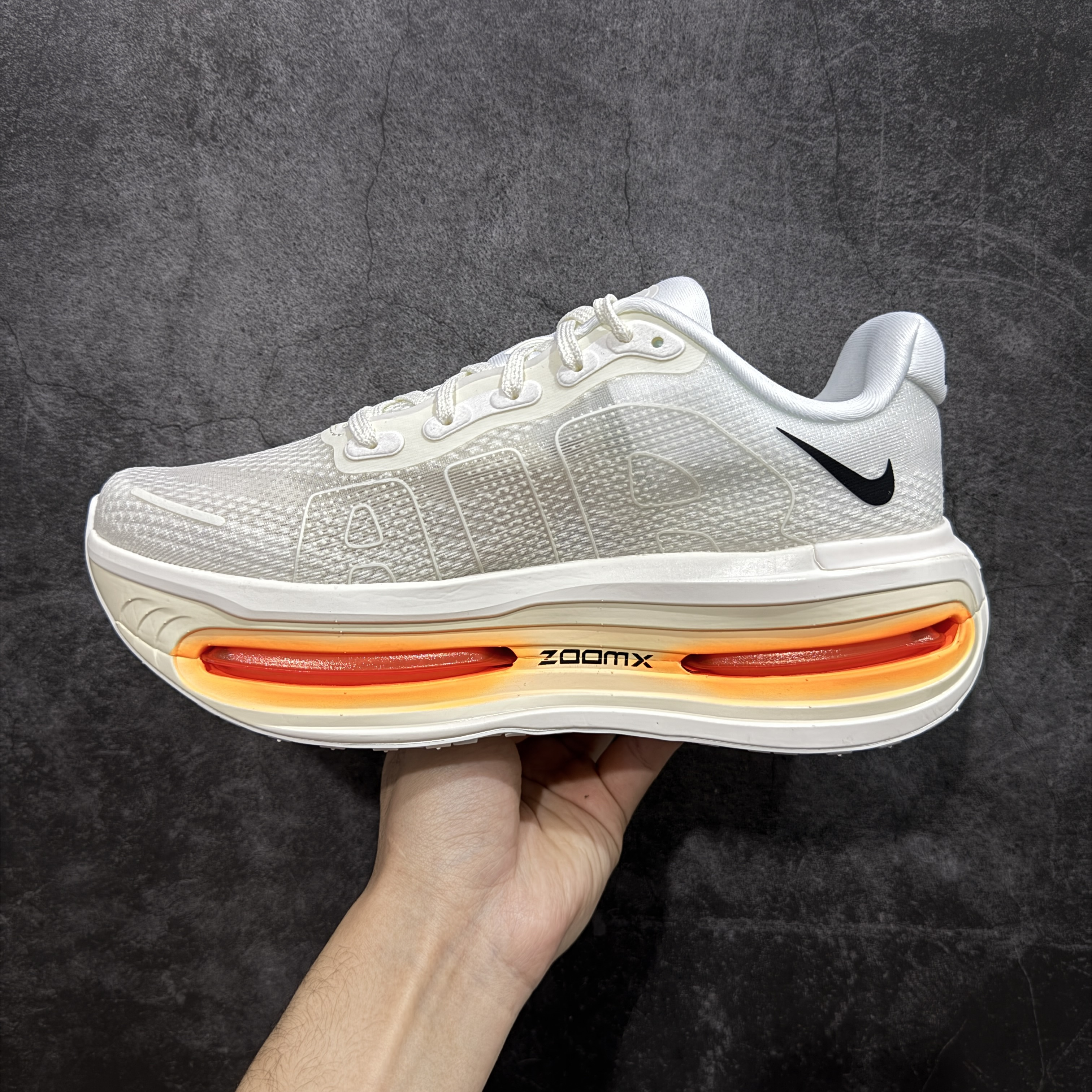  Nike Vomero Premium 低筒 超临界发泡 气垫 百搭舒适耐磨  休闲跑步鞋 男款 黑橙 IQ4035-100