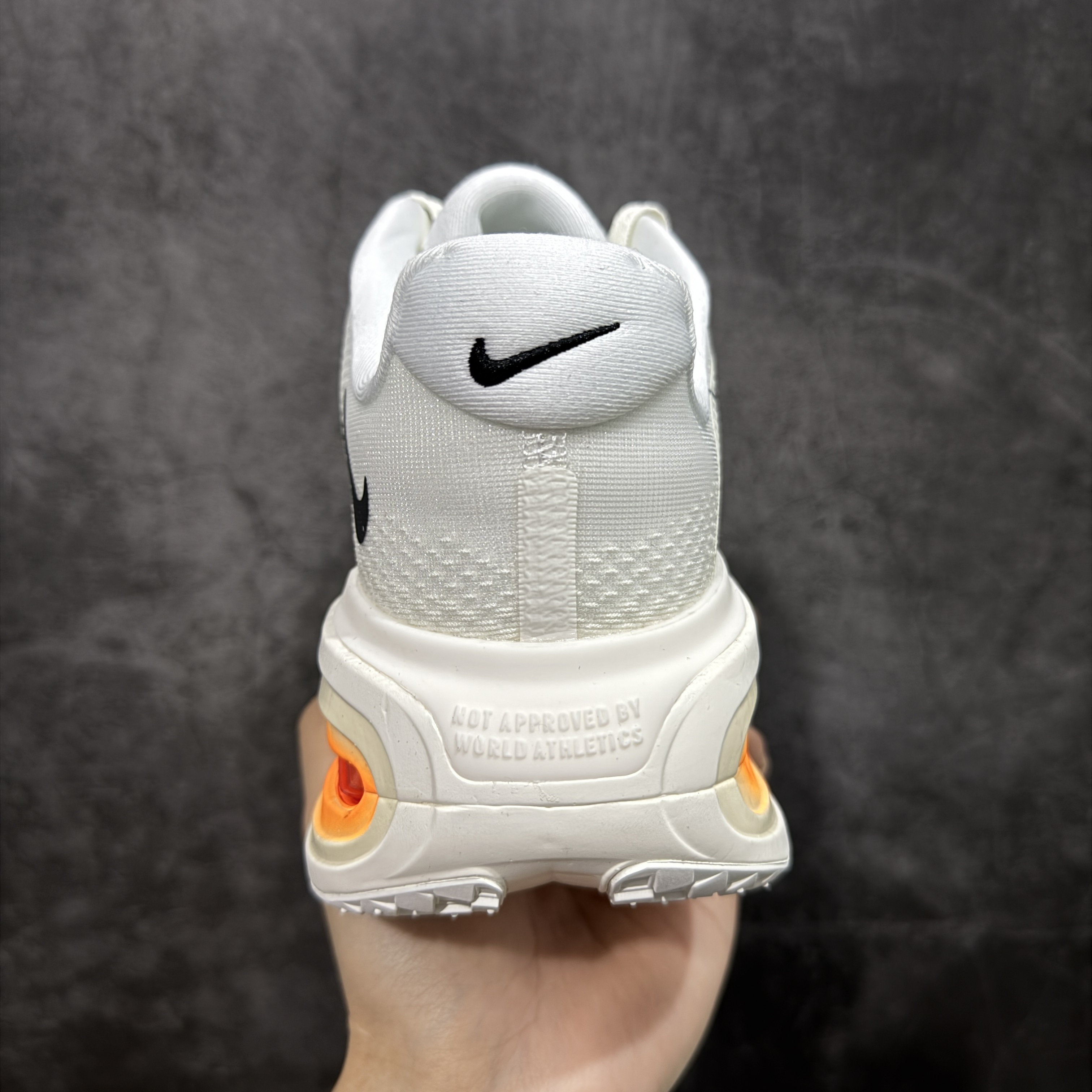  Nike Vomero Premium 低筒 超临界发泡 气垫 百搭舒适耐磨  休闲跑步鞋 男款 黑橙 IQ4035-100