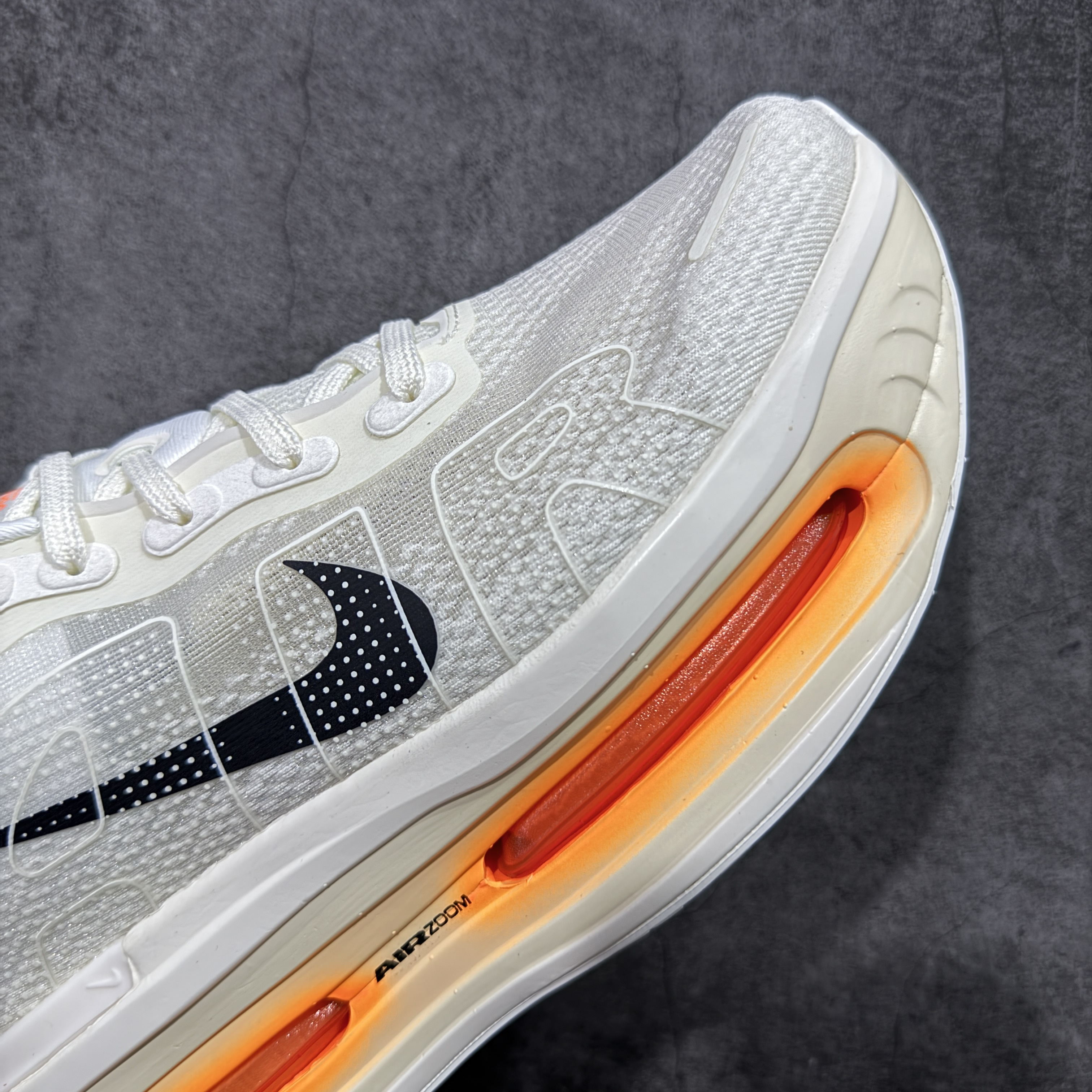  Nike Vomero Premium 低筒 超临界发泡 气垫 百搭舒适耐磨  休闲跑步鞋 男款 黑橙 IQ4035-100