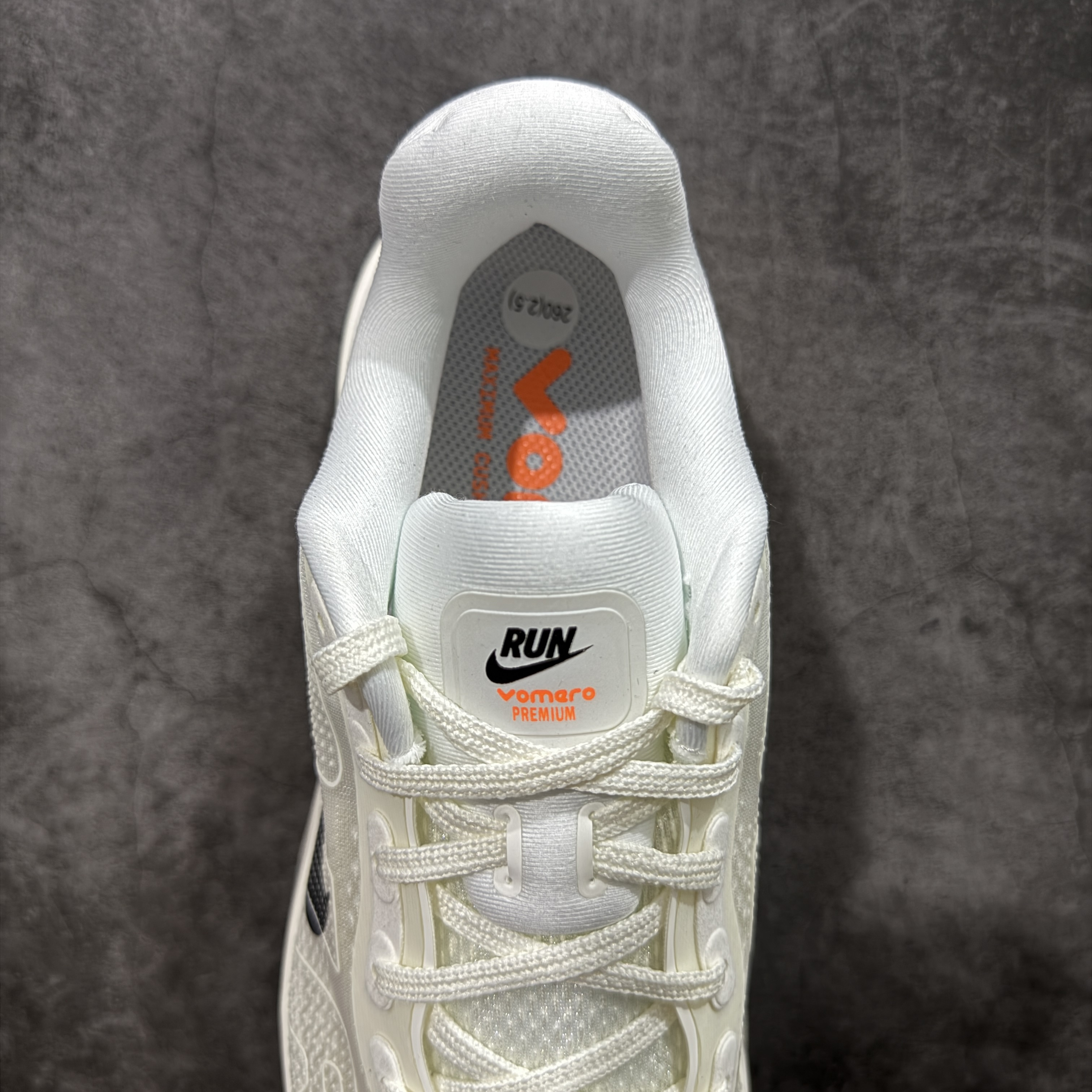  Nike Vomero Premium 低筒 超临界发泡 气垫 百搭舒适耐磨  休闲跑步鞋 男款 黑橙 IQ4035-100