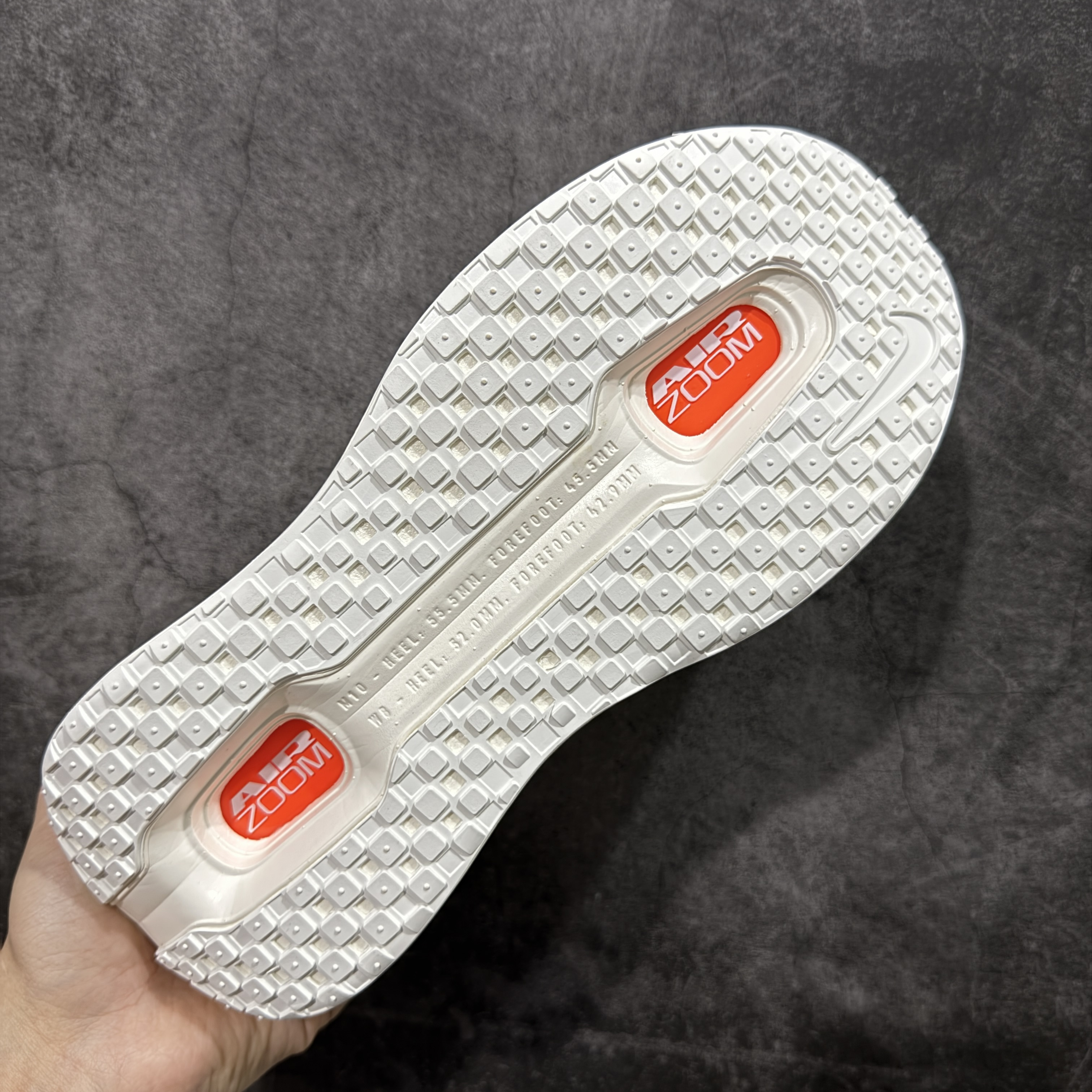  Nike Vomero Premium 低筒 超临界发泡 气垫 百搭舒适耐磨  休闲跑步鞋 男款 黑橙 IQ4035-100