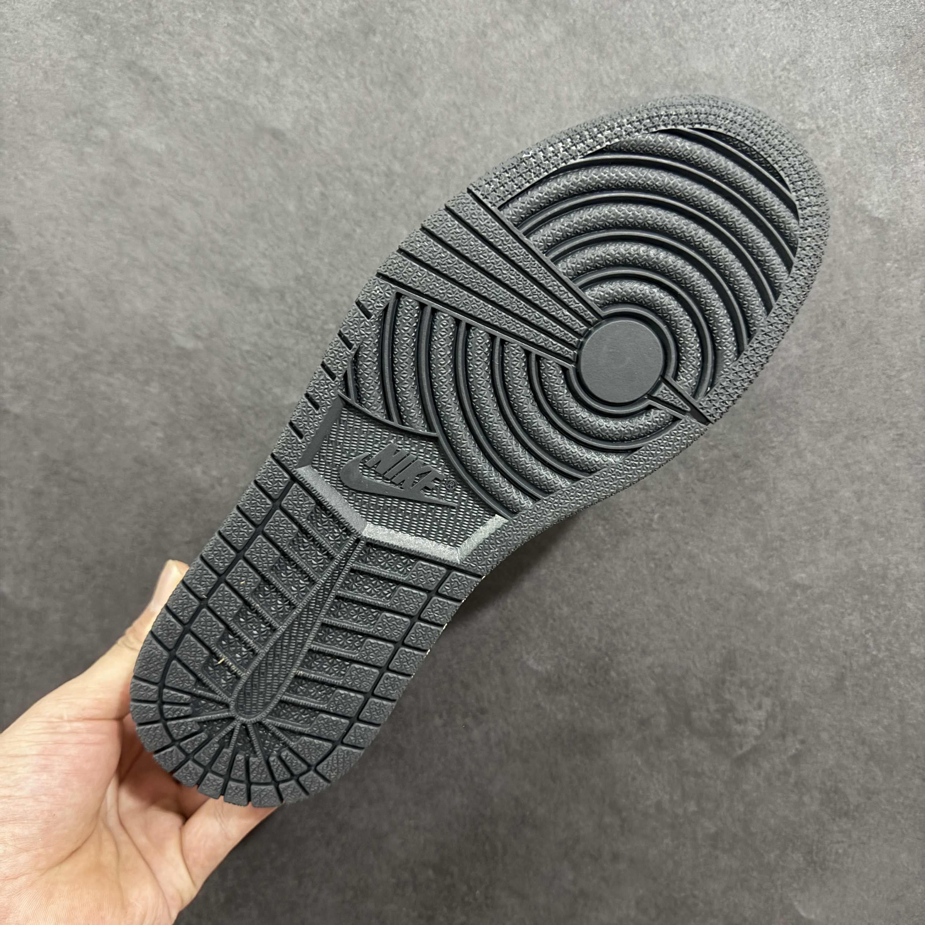 定制 Travis Scott x Air Jordan 1 Low   AJ1 巴黎世家 低筒  低筒 倒钩 板鞋 篮球鞋 女鞋 男鞋 波鞋 黑白