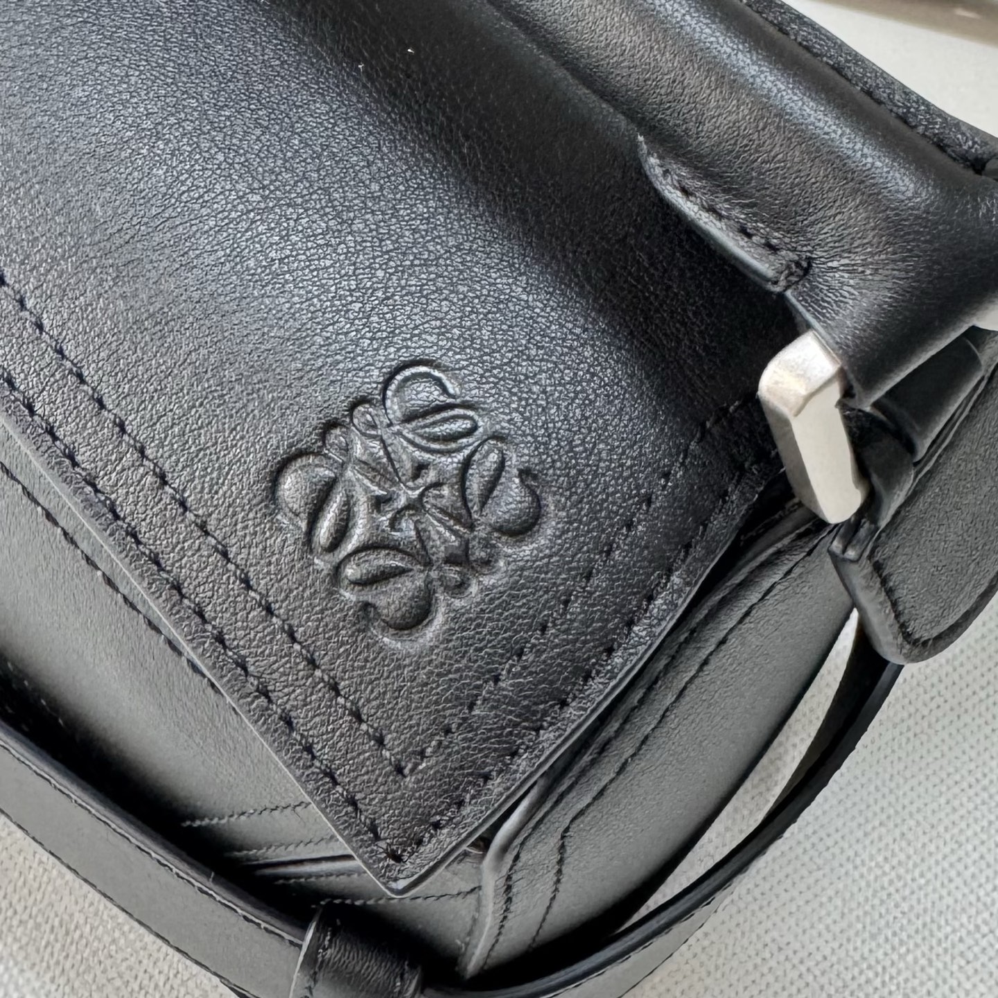  Loewe 罗意威 Puzzle Biker 微标 小牛皮 单肩斜挎手提包 小号 L0银色五金黑色A510S21XC7-1100