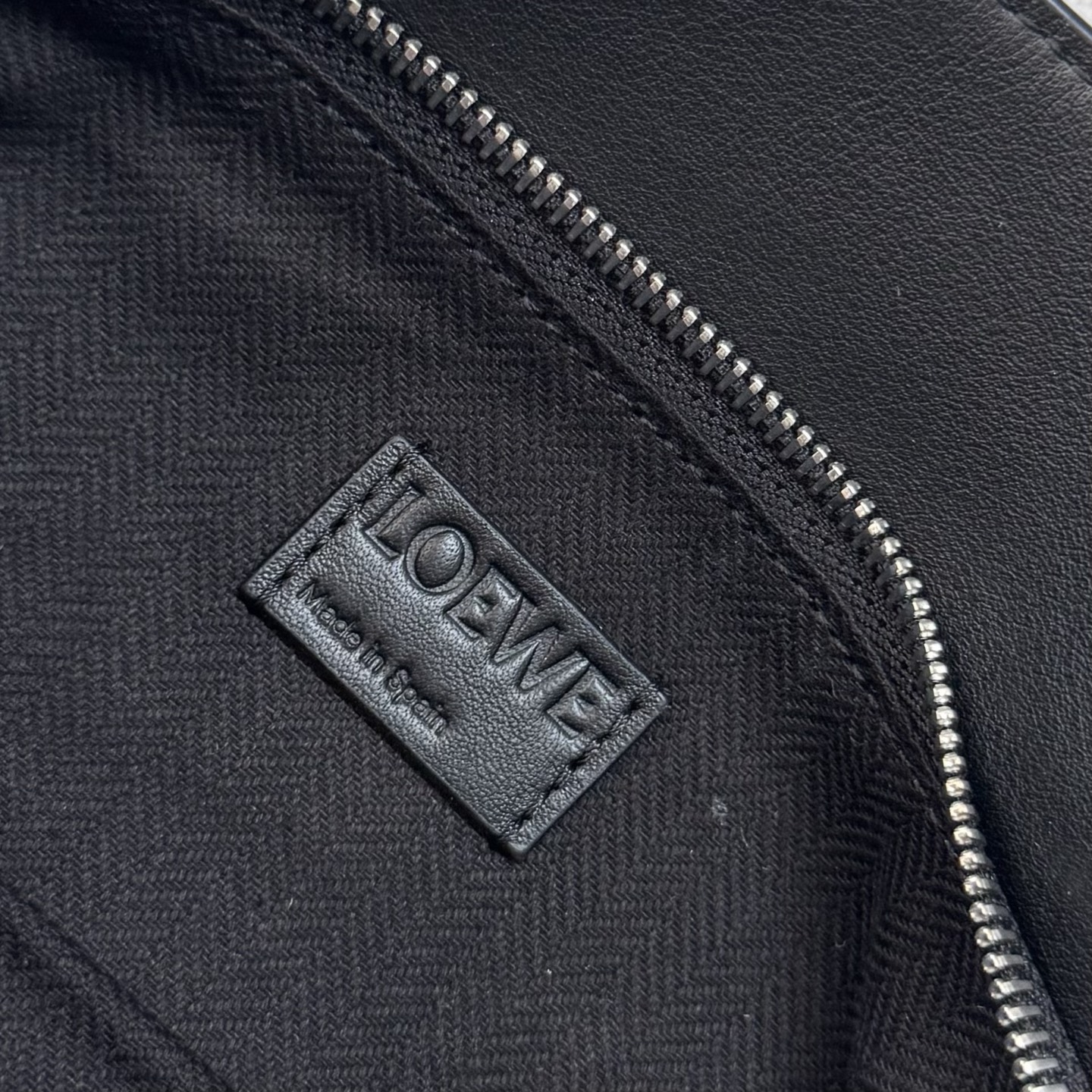  Loewe 罗意威 Puzzle Biker 微标 小牛皮 单肩斜挎手提包 小号 L0银色五金黑色A510S21XC7-1100