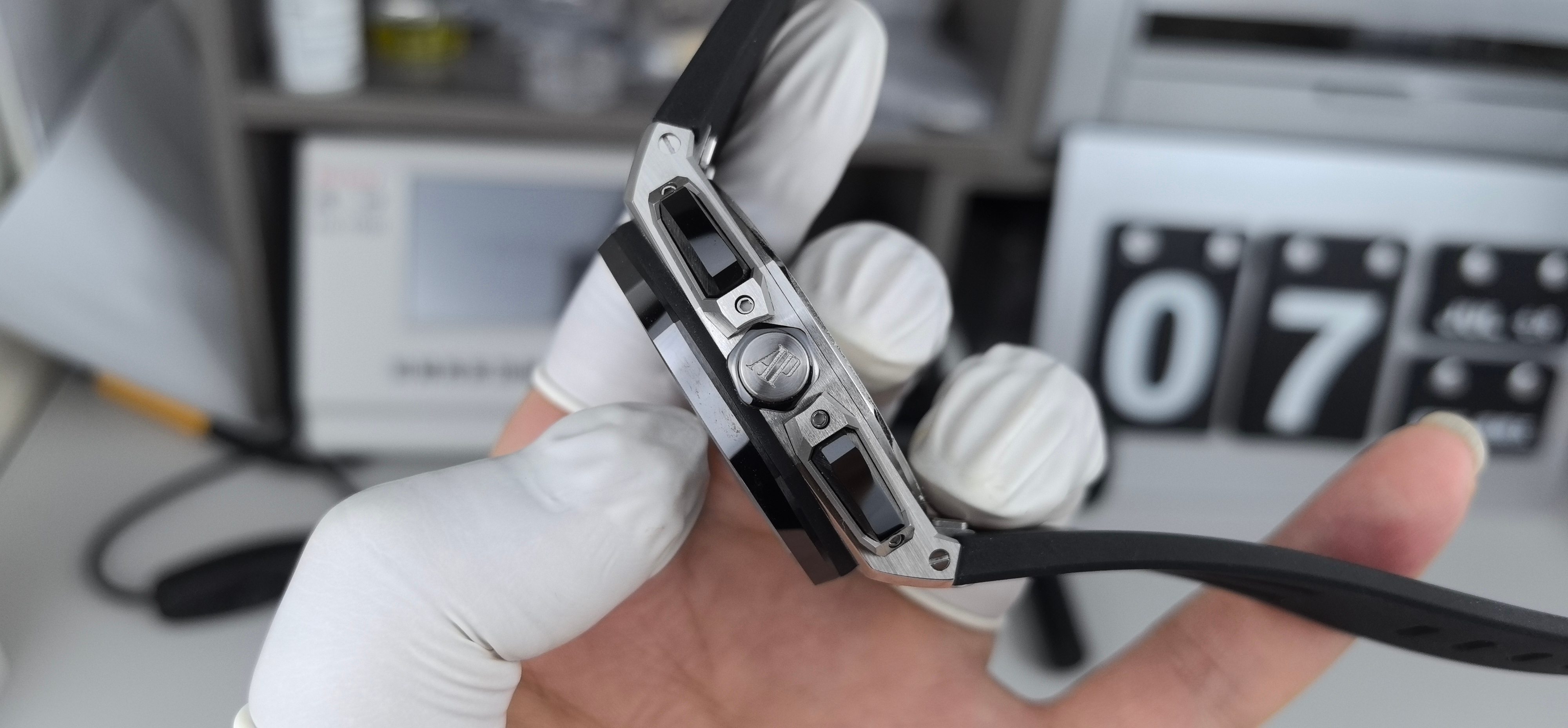 APS AUDEMARS PIGUET AP 爱彼 皇家橡树离岸型 自动机械机芯  100米防水 男表 瑞表  精钢表带 三眼计时 黑色 黑陶钢 26420SO OO A002CA 01