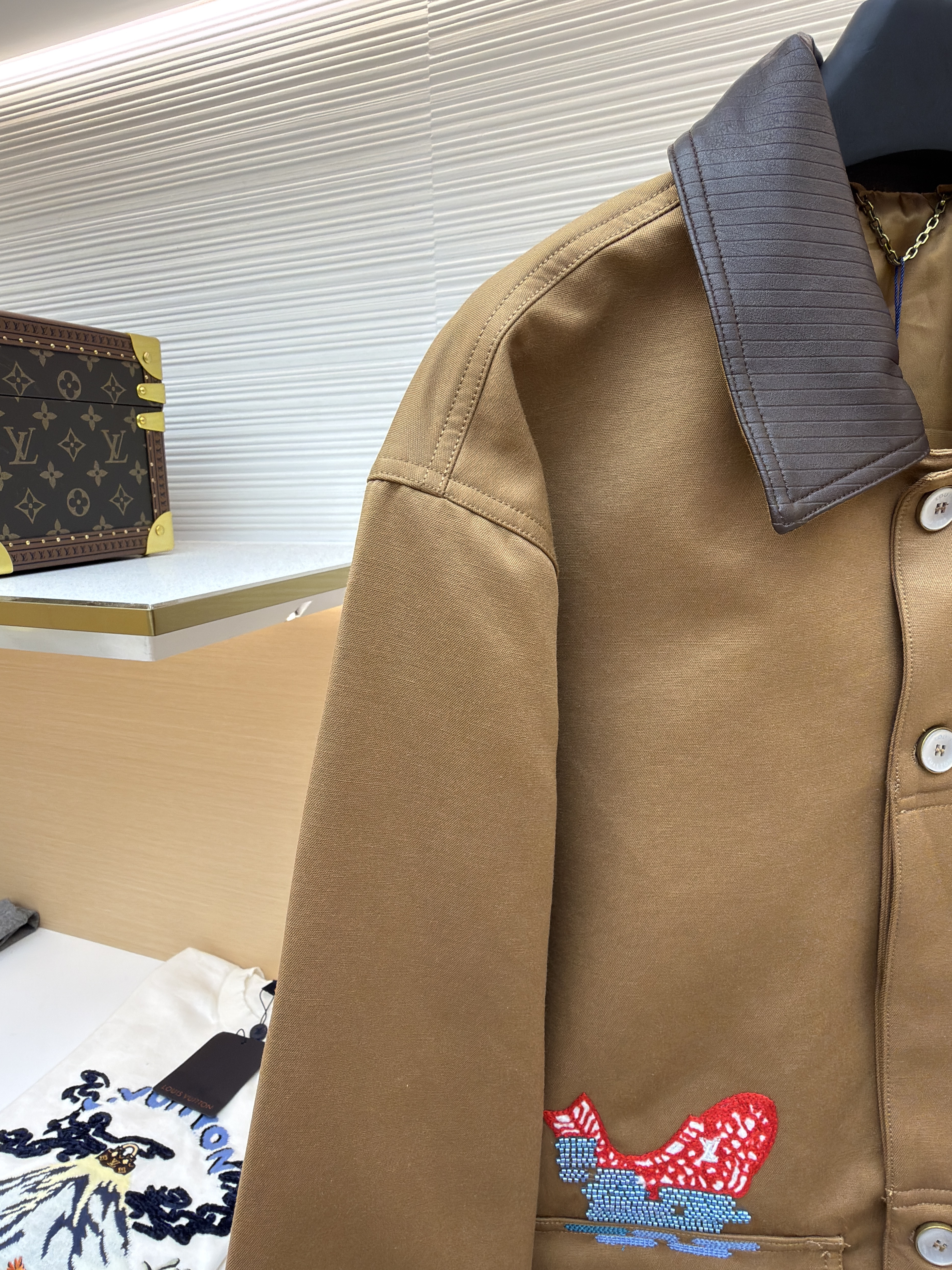 LOUIS VUITTON LV NIGO 路易威登   锦鲤 提花翻领夹克  长袖 外套 棕色C0 1AIMQN