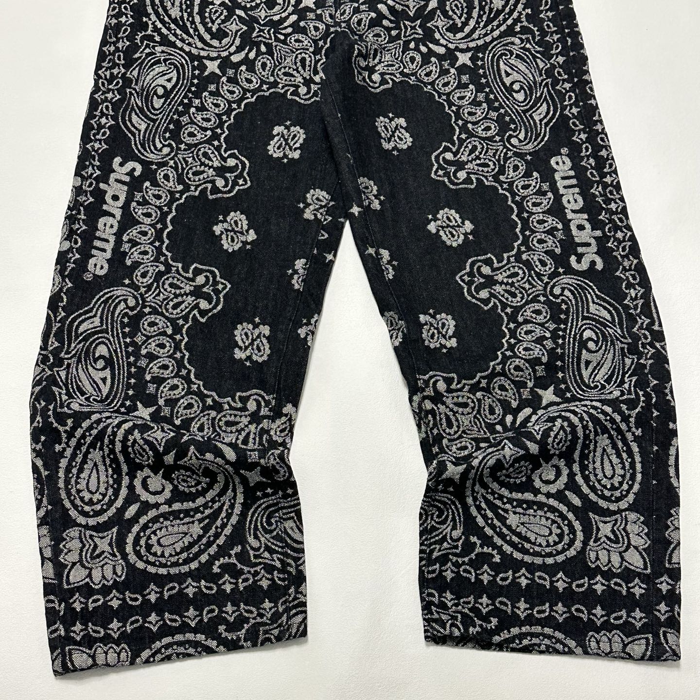 Supreme SS25 WEEK7 Bandana Jacquard Baggyjean 腰果花 编织 宽松 直筒 牛仔裤 男女同款 SUP-SS25-058
