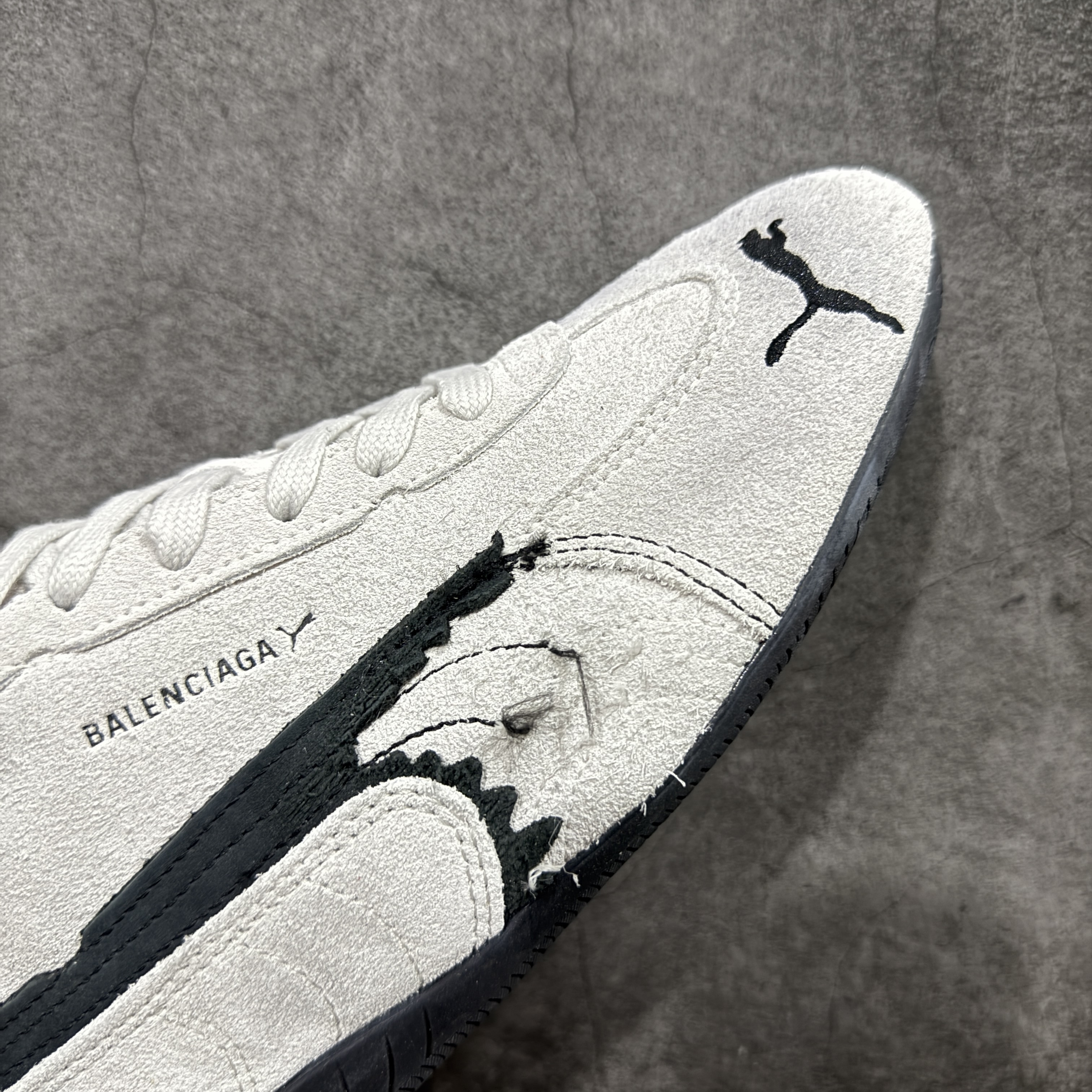 Balenciaga The Open Product x Puma Speedcat  巴黎世家 低筒 做旧 系带 二层绒面皮防滑耐磨 低筒 舒适时尚 赛车 跑步鞋 休闲鞋 波鞋 白色 406519 02