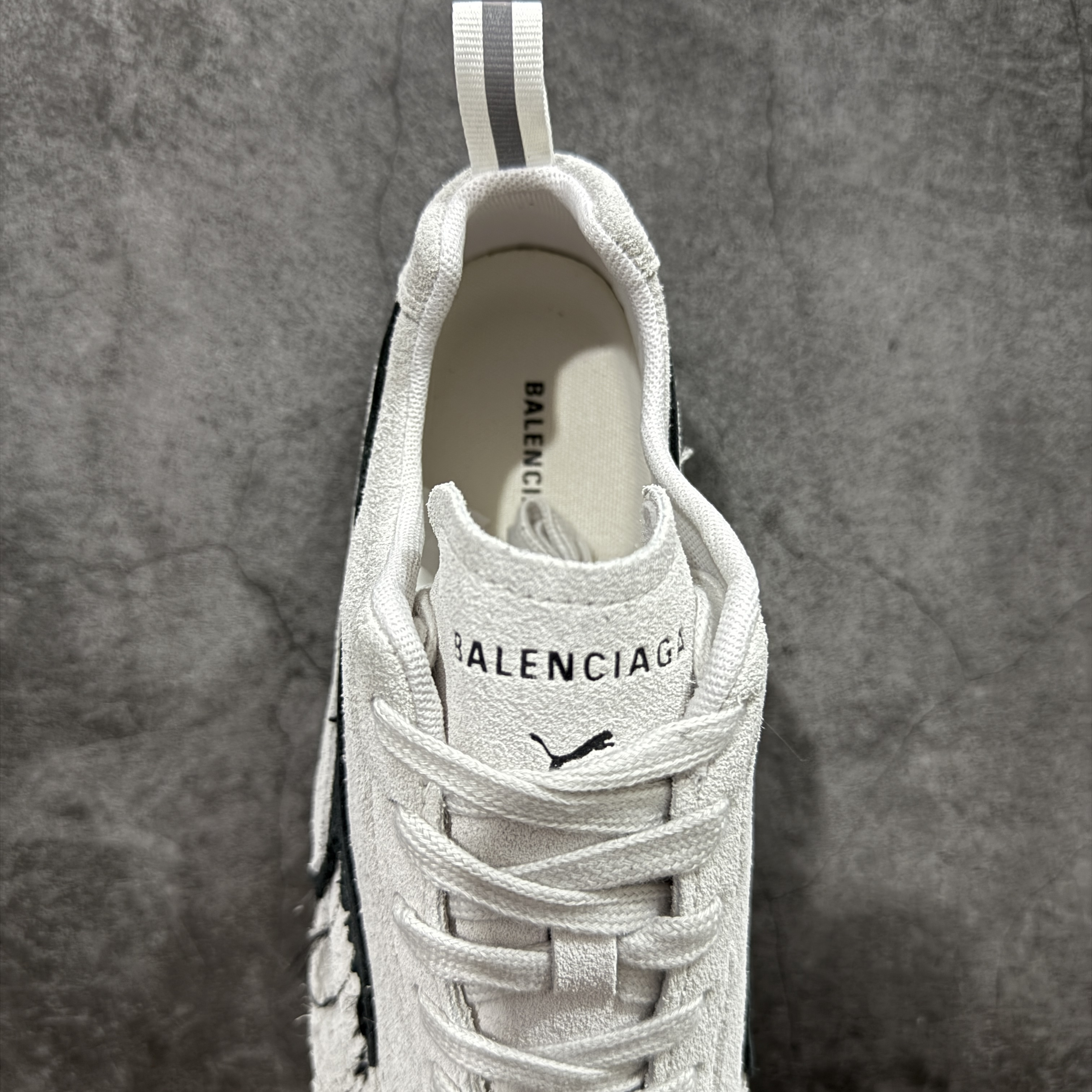 Balenciaga The Open Product x Puma Speedcat  巴黎世家 低筒 做旧 系带 二层绒面皮防滑耐磨 低筒 舒适时尚 赛车 跑步鞋 休闲鞋 波鞋 白色 406519 02