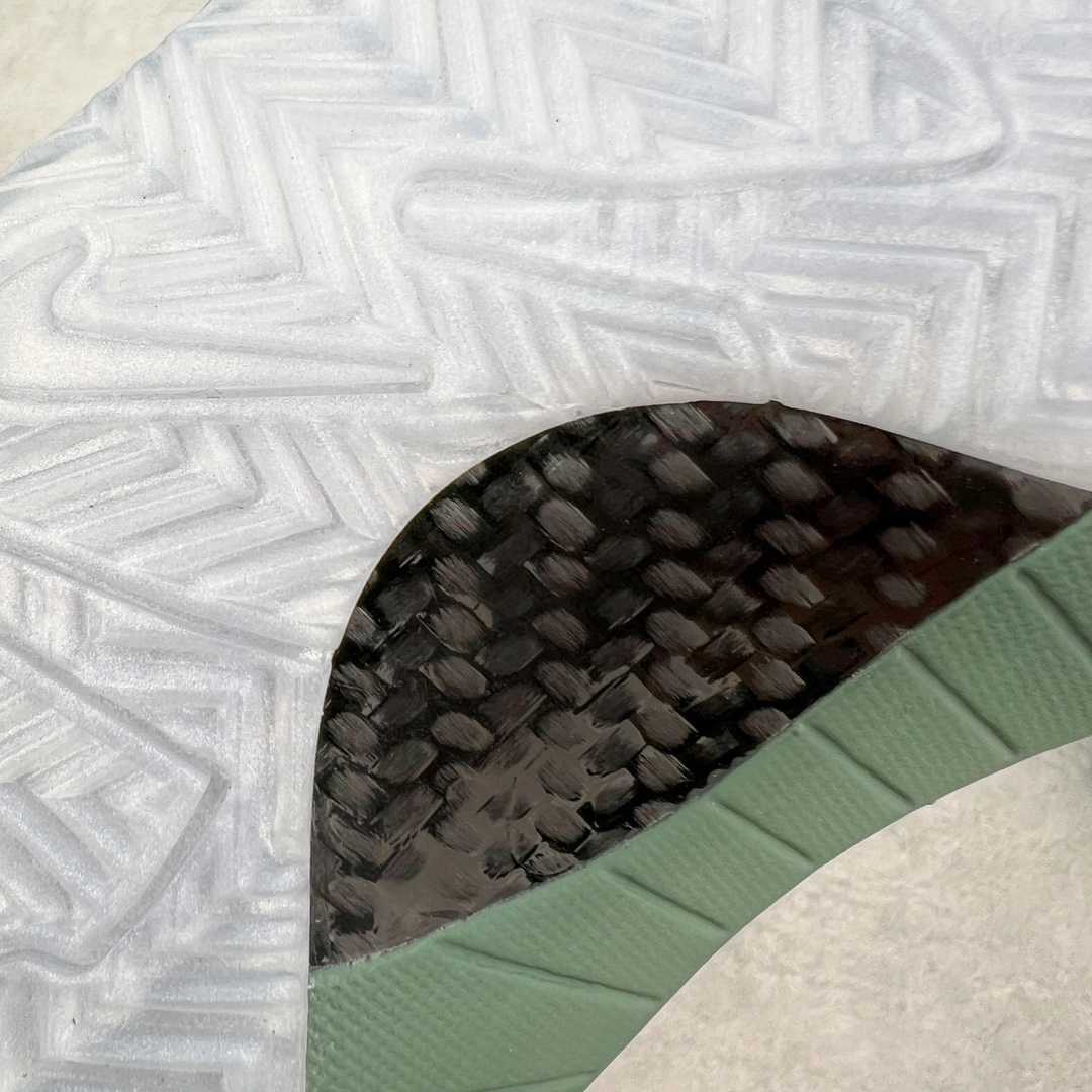 GX  Zoom Kobe4 Protro  科比 4  低筒  前掌泡棉 後掌氣墊 篮球鞋 实战鞋 球鞋 男鞋  波鞋 电镀银绿色 FQ3545-300 