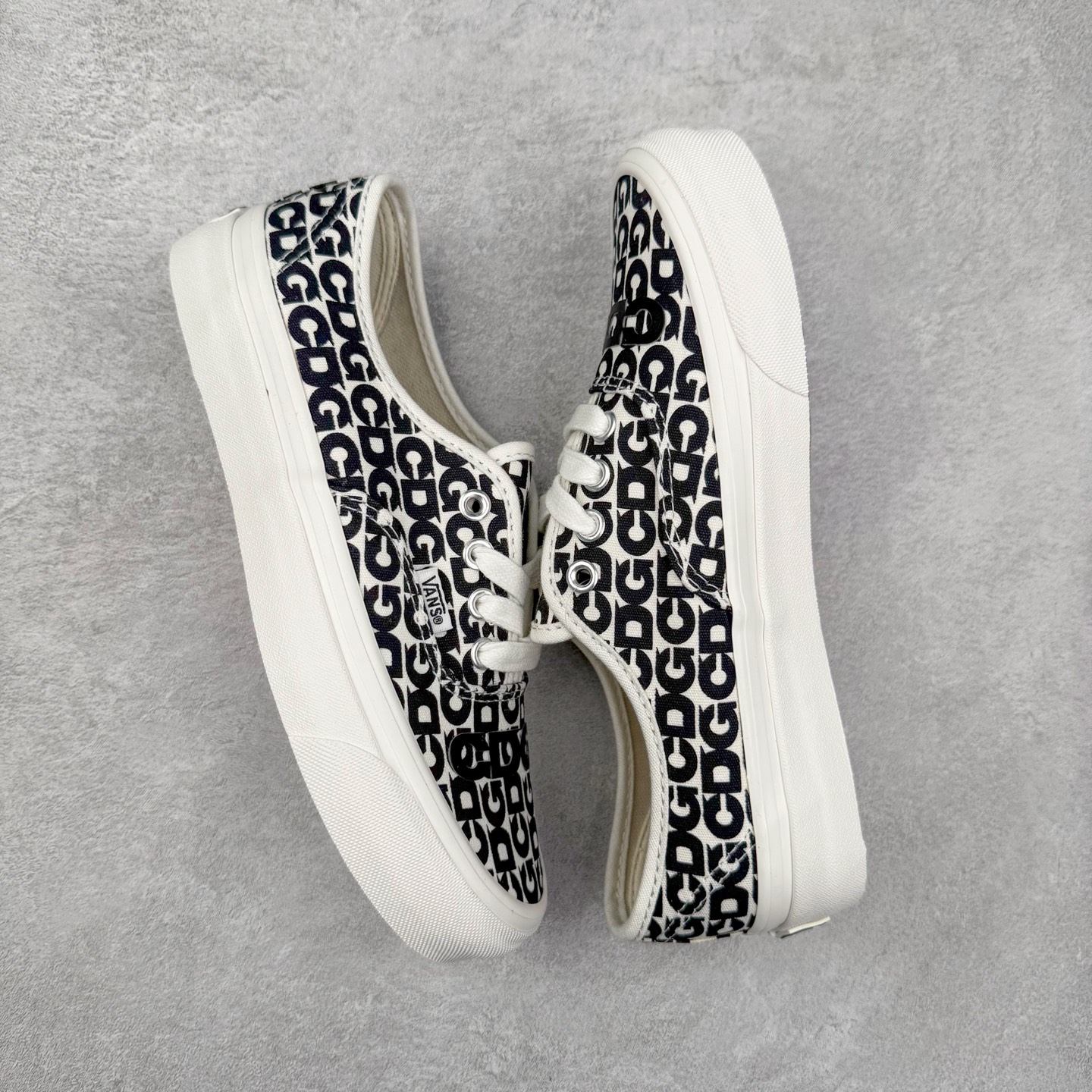 Comme des Garcons x Vans Authentic CDG Logo 川久保玲 低筒 休闲鞋 板鞋 滑板鞋 男鞋 女鞋 VN000EEUUY6