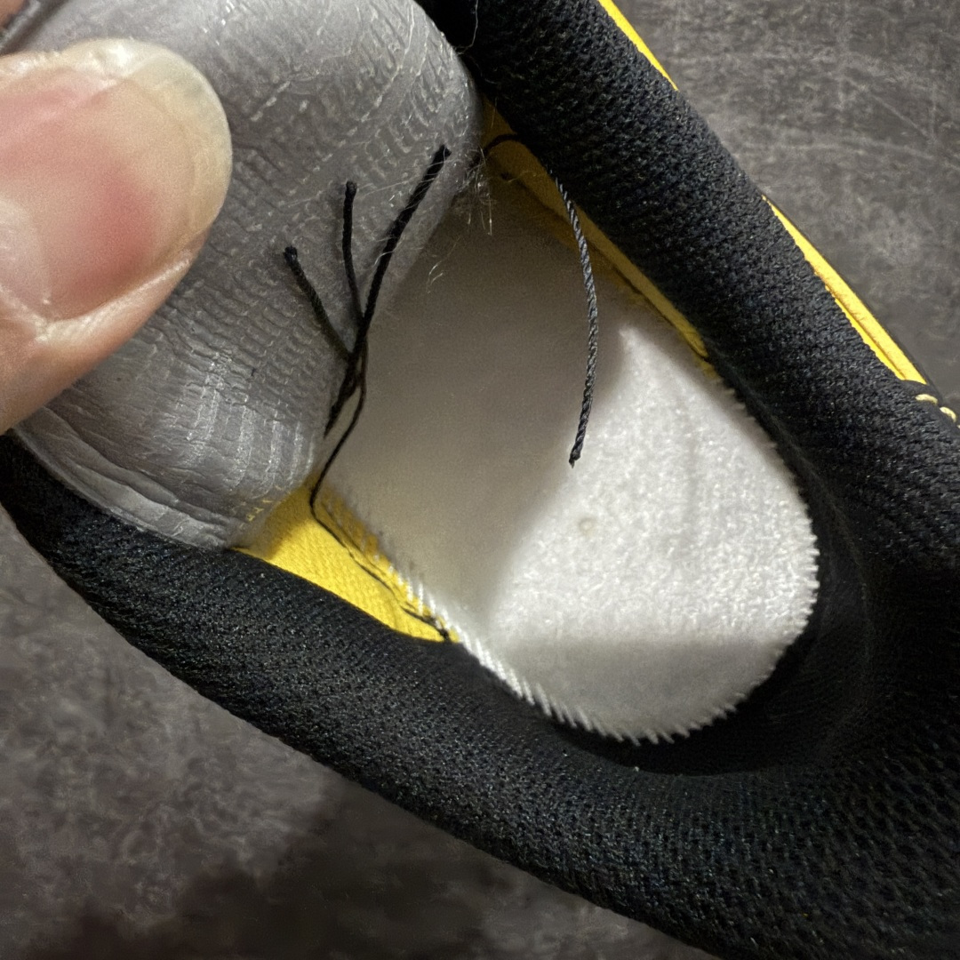 Air Force 1 Low  空军一号 低筒 休闲鞋 板鞋 男鞋 女鞋 波鞋  黑黄 IQ2713-700