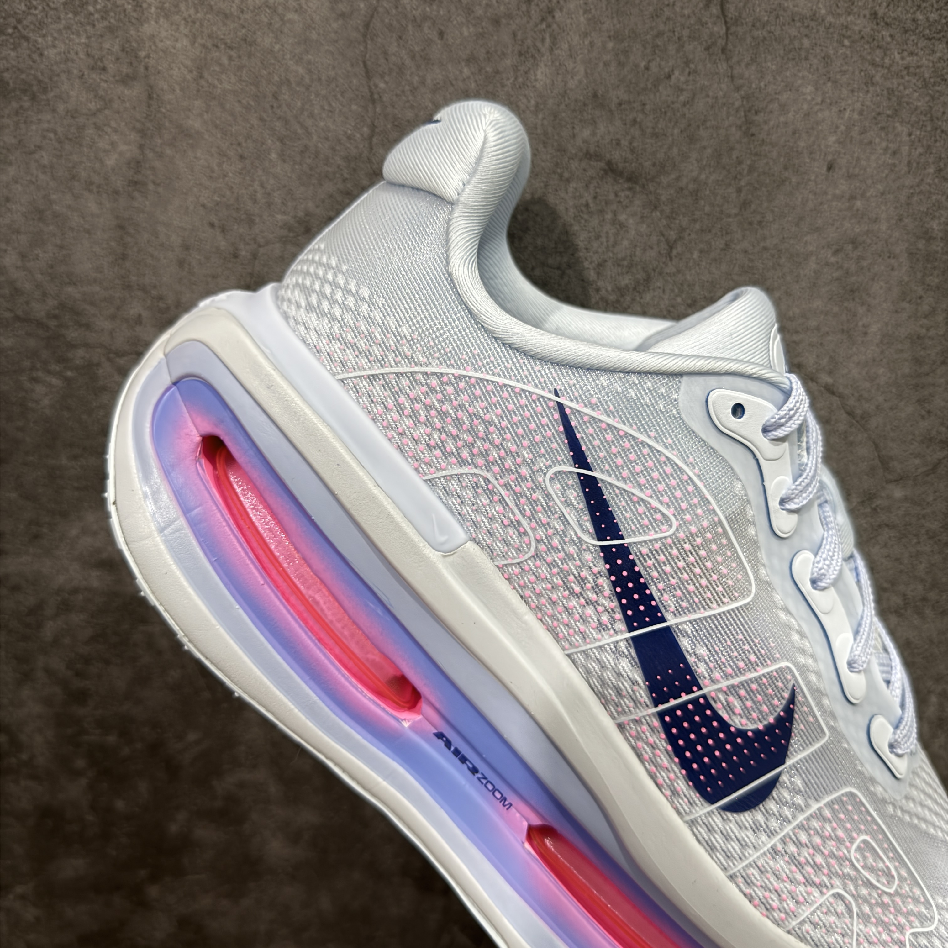 Nike Vomero Premium 低筒 超临界发泡 气垫 百搭舒适耐磨  休闲跑步鞋 男款 紫粉 HM5973-400