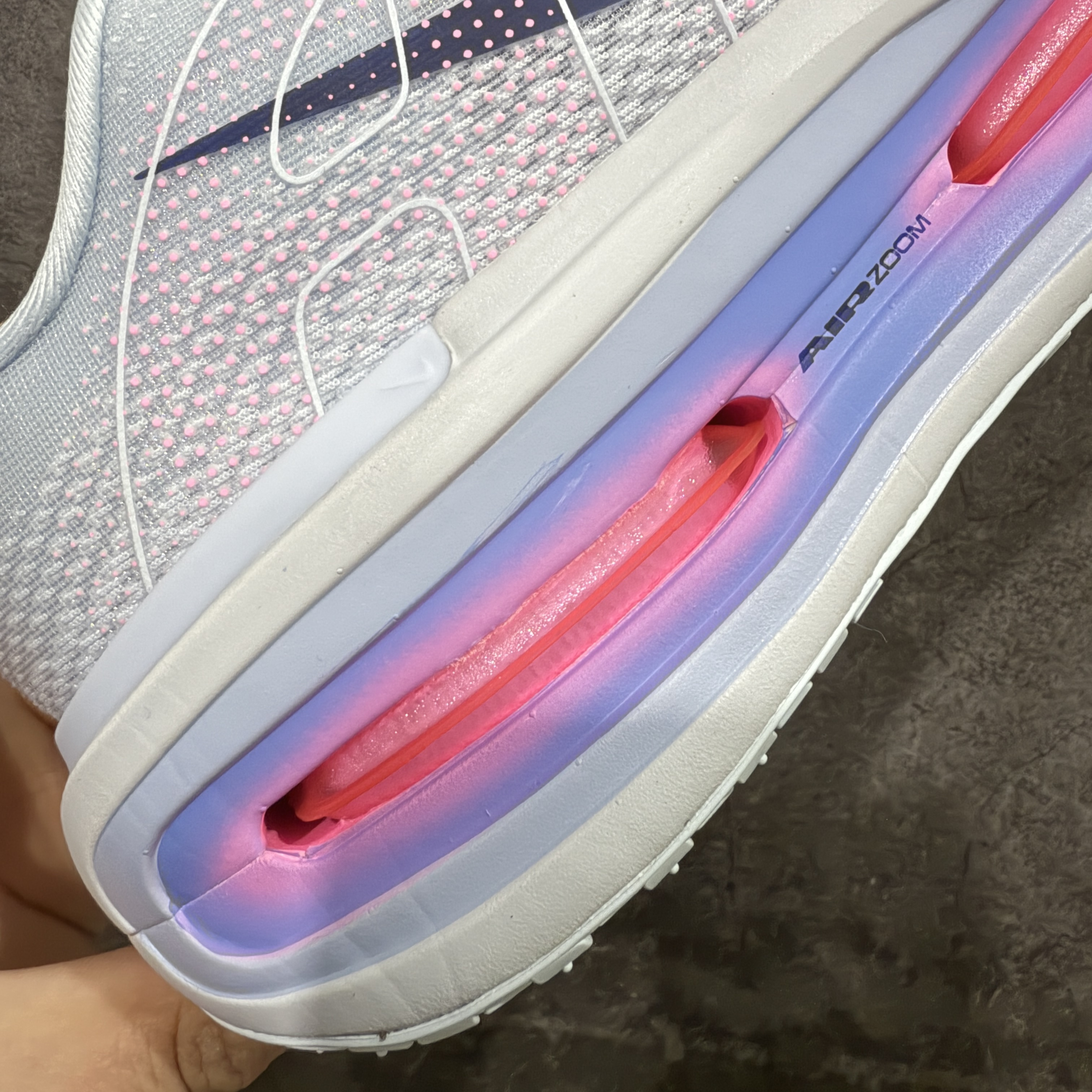 Nike Vomero Premium 低筒 超临界发泡 气垫 百搭舒适耐磨  休闲跑步鞋 男款 紫粉 HM5973-400