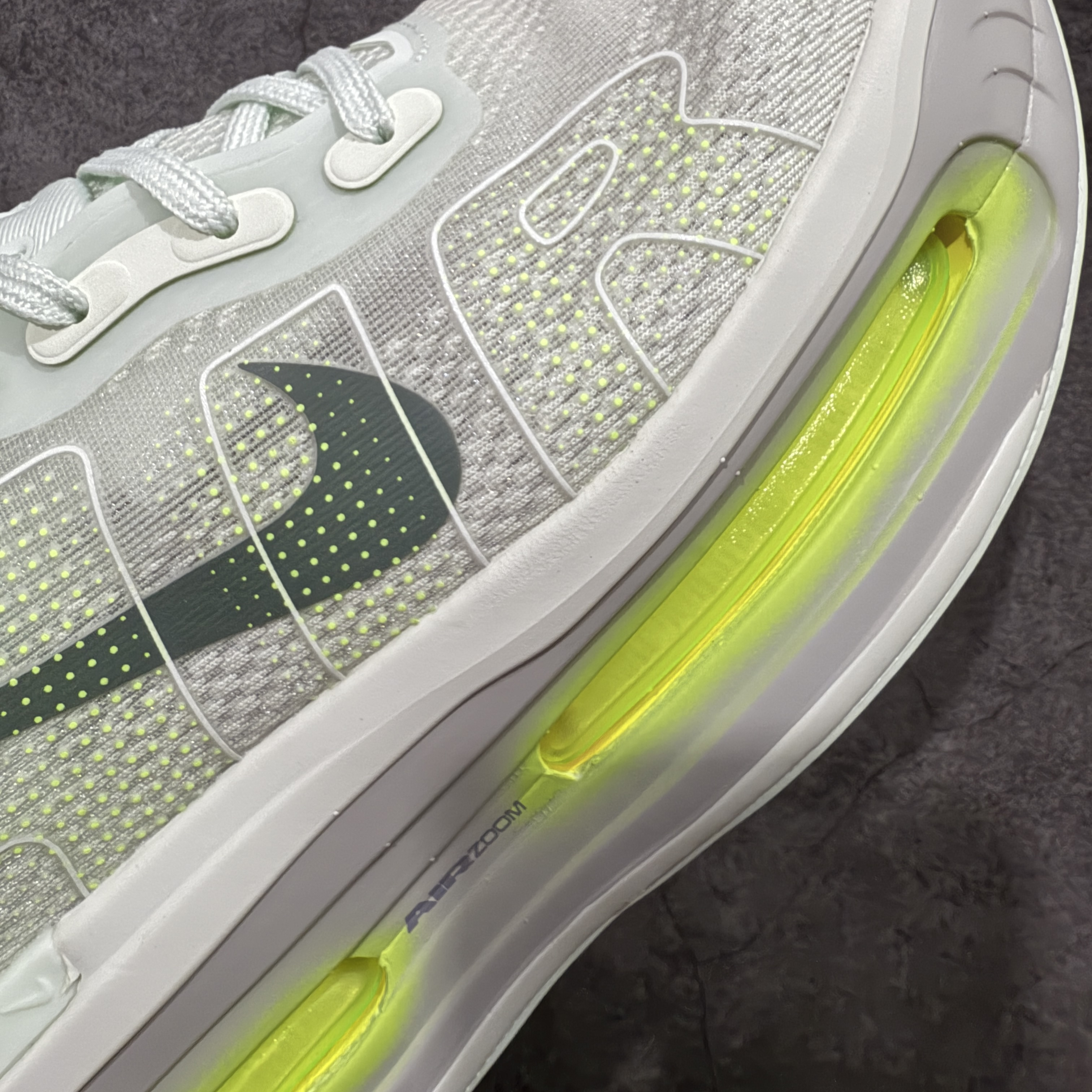 Nike Vomero Premium 低筒 超临界发泡 气垫 百搭舒适耐磨  休闲跑步鞋 男款 青绿 HQ2050-300