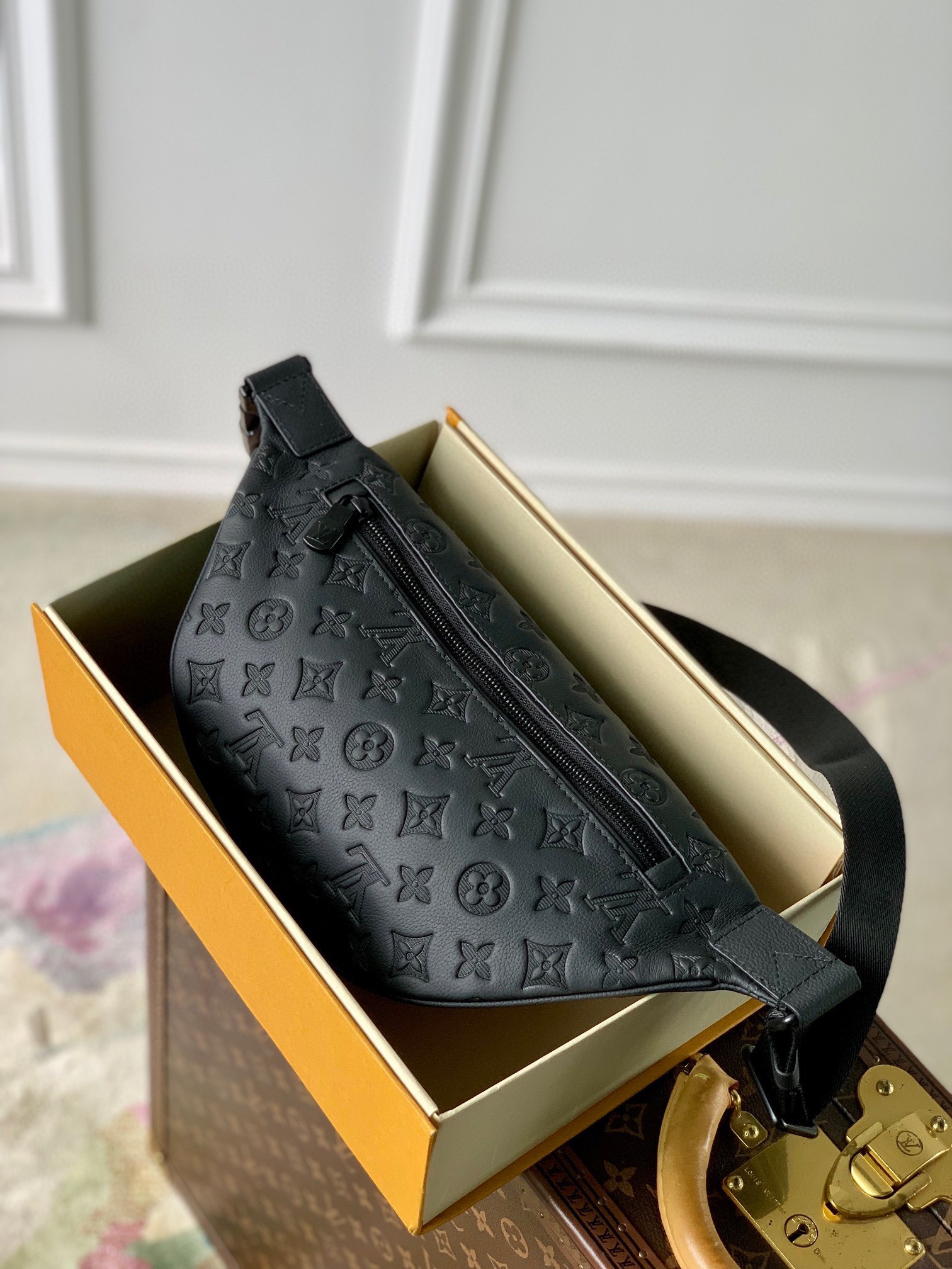  LOUIS VUITTON   Discovery LV 全钢五金 经典老花 压印 卡扣 腰包 黑色 M46036