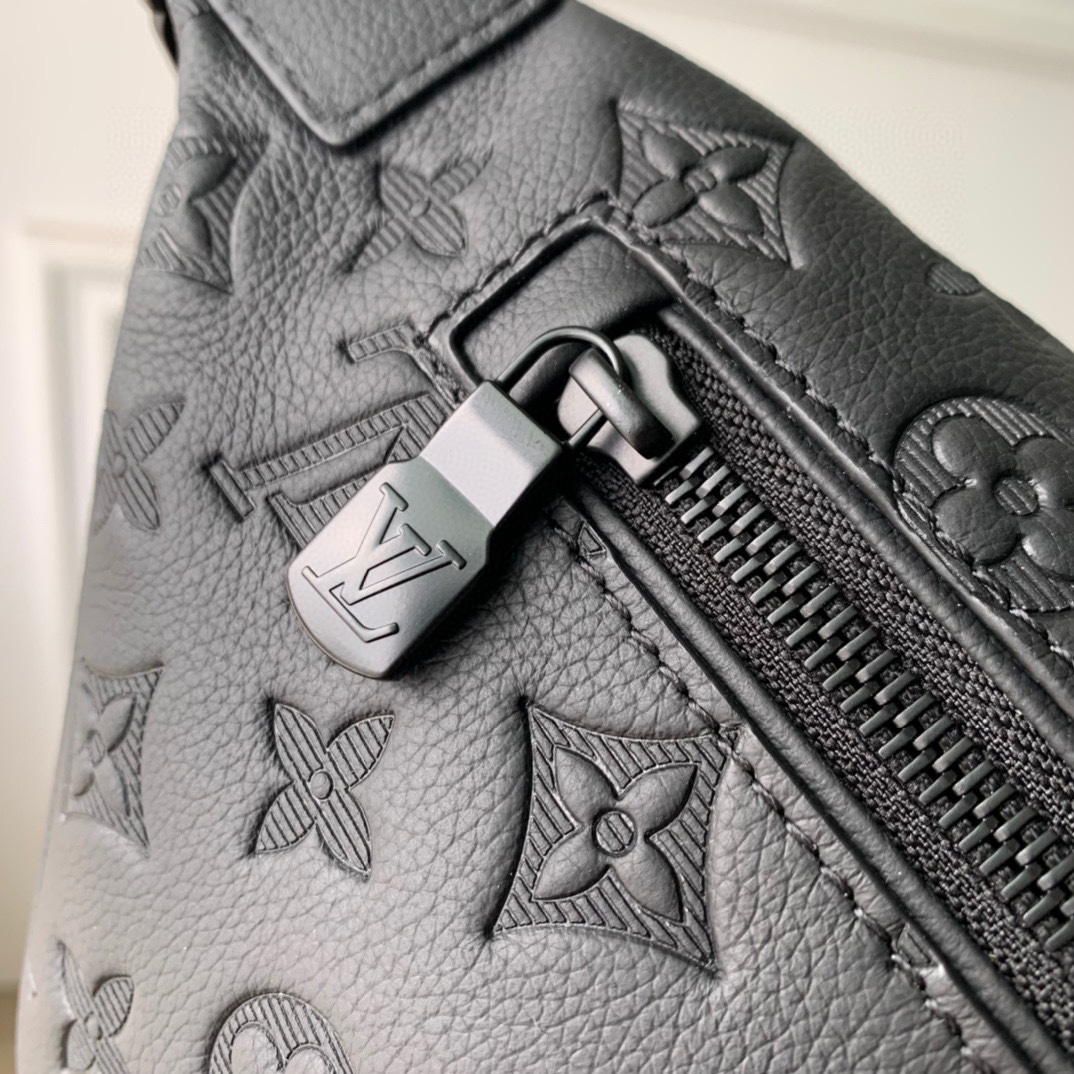 LOUIS VUITTON   Discovery LV 全钢五金 经典老花 压印 卡扣 腰包 黑色 M46036