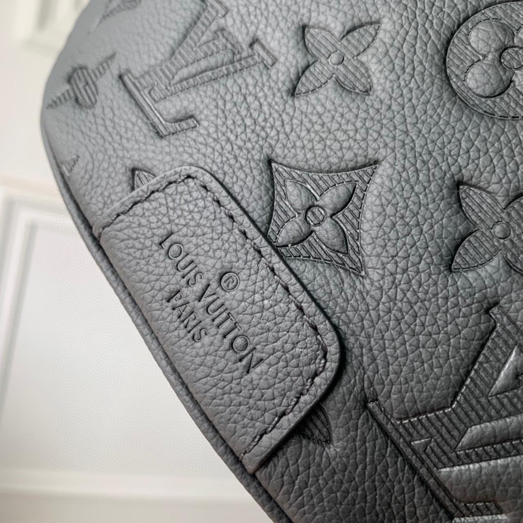  LOUIS VUITTON   Discovery LV 全钢五金 经典老花 压印 卡扣 腰包 黑色 M46036