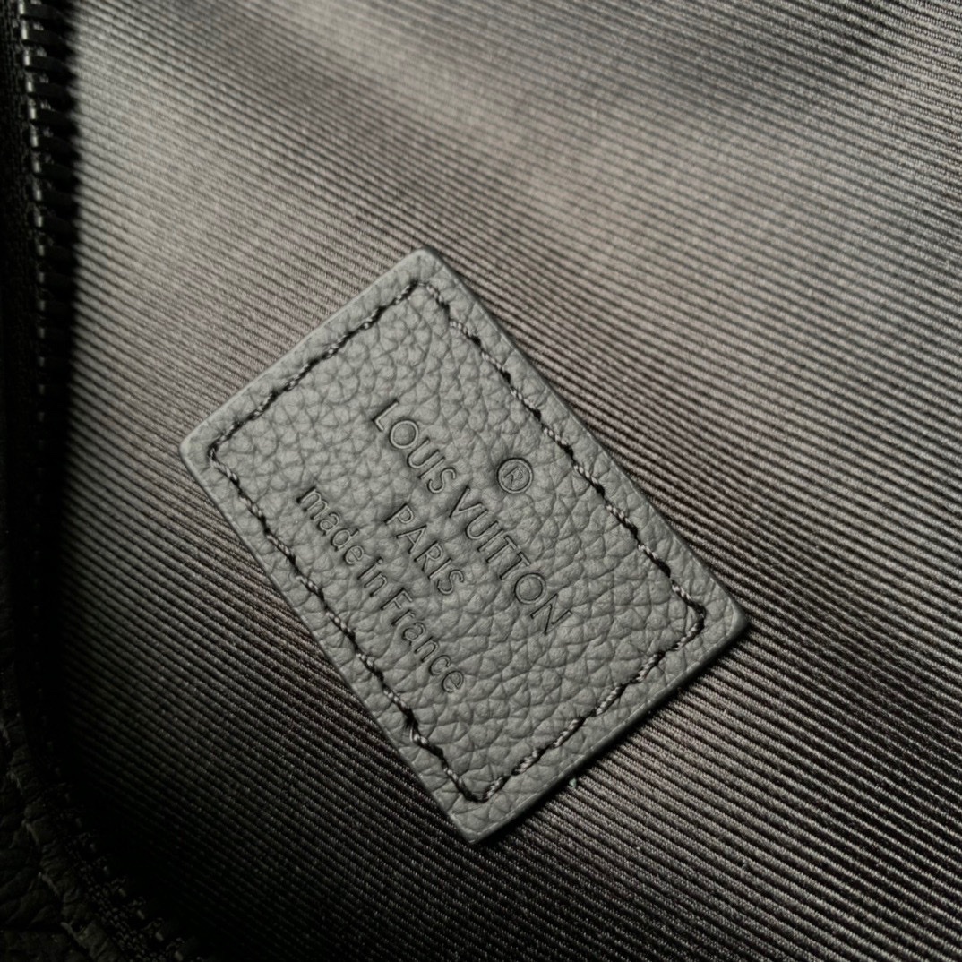  LOUIS VUITTON   Discovery LV 全钢五金 经典老花 压印 卡扣 腰包 黑色 M46036