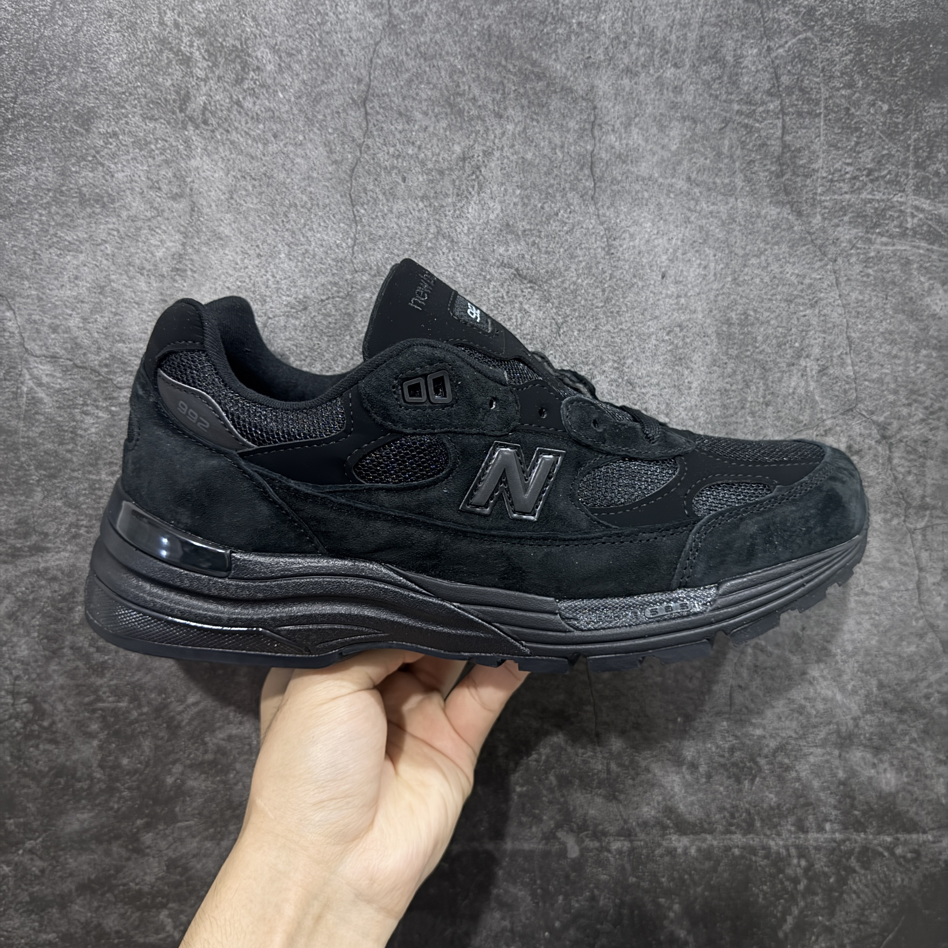 新版   New Balance 992 低筒 复古跑鞋 休闲鞋 运动鞋 男鞋 女鞋 纯黑 M992EA
