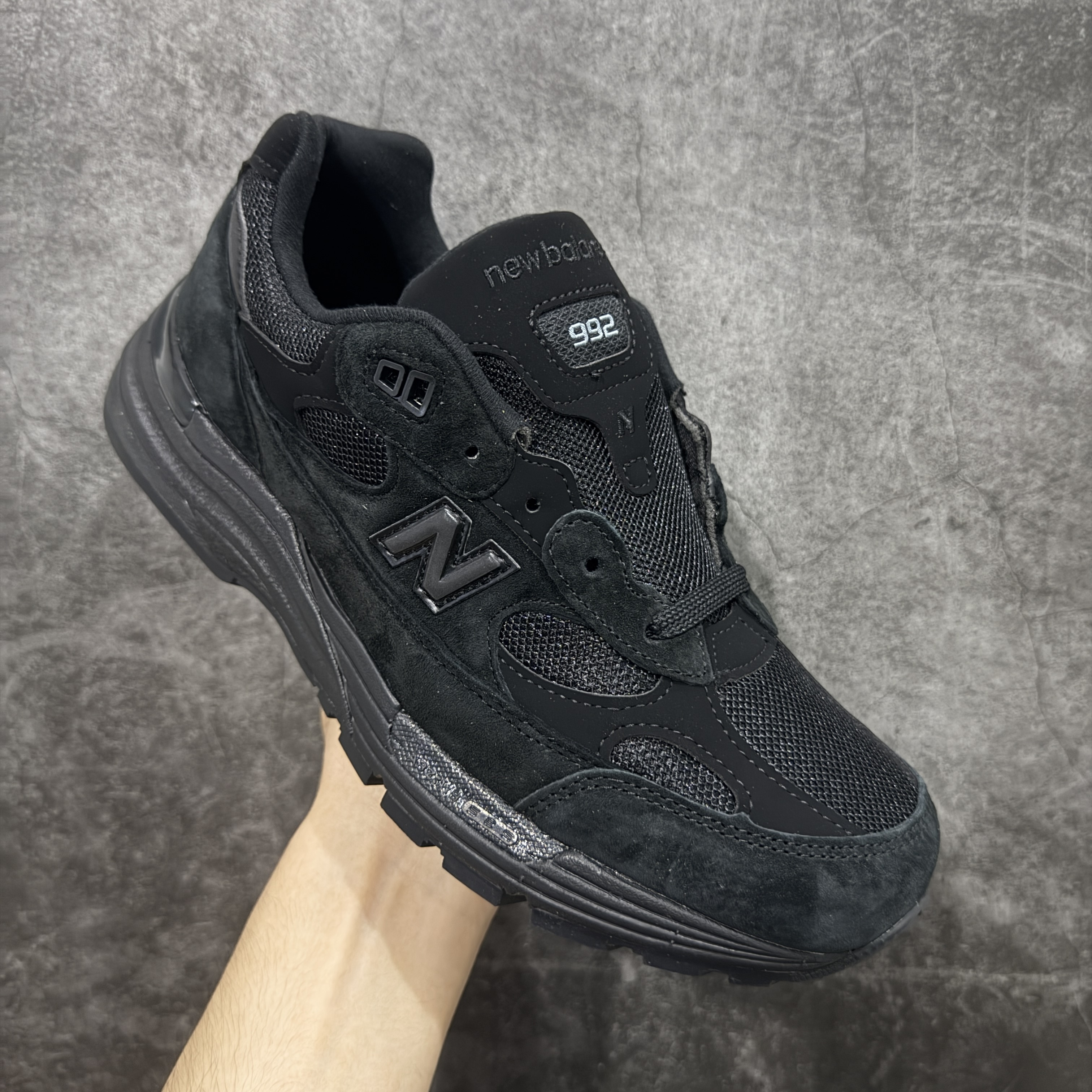 新版   New Balance 992 低筒 复古跑鞋 休闲鞋 运动鞋 男鞋 女鞋 纯黑 M992EA
