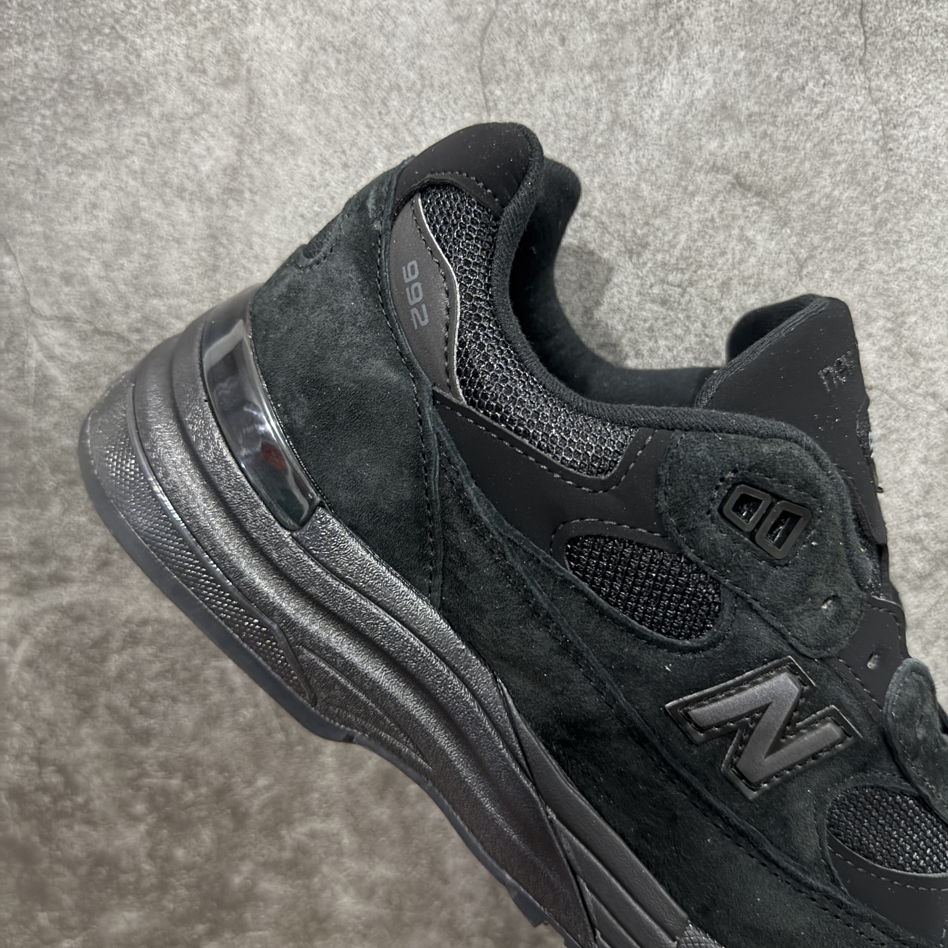 新版   New Balance 992 低筒 复古跑鞋 休闲鞋 运动鞋 男鞋 女鞋 纯黑 M992EA