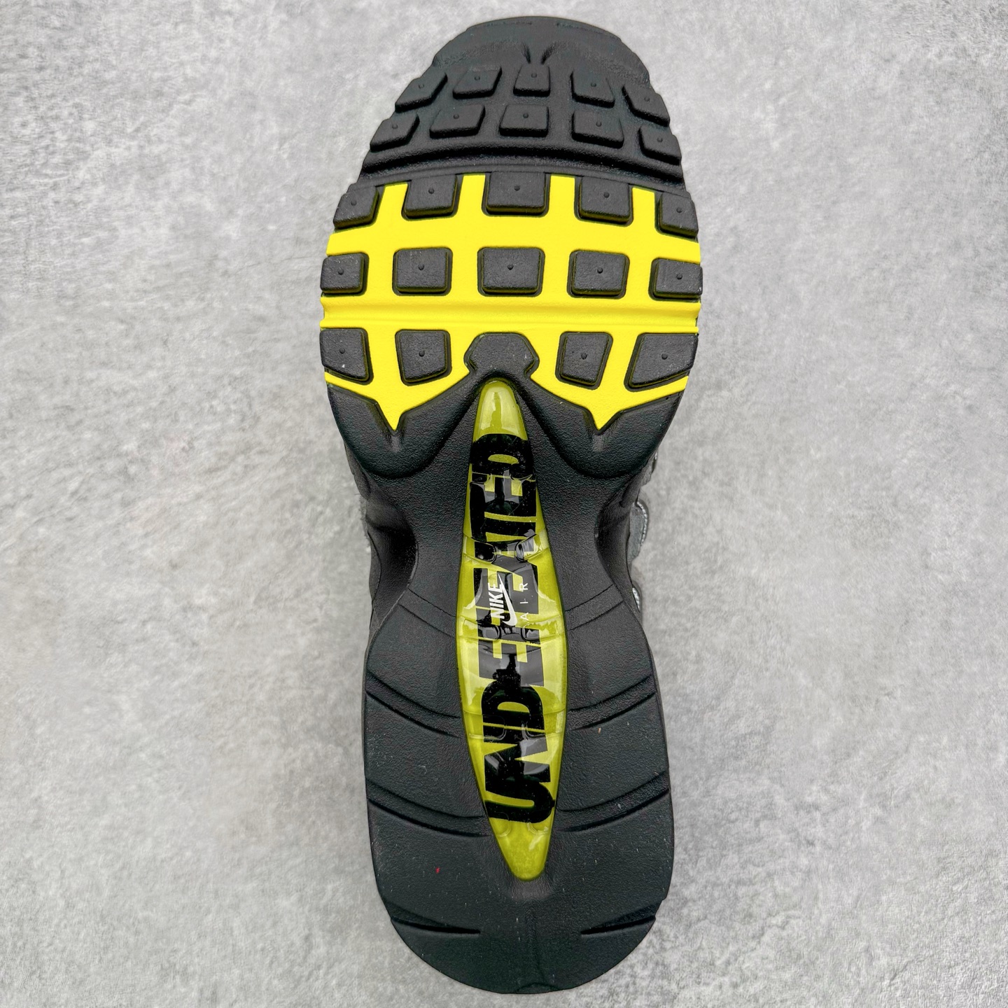 升级最终版UNDEFEATED Nike Air Max 95  低筒 网布防滑 运动鞋 休闲鞋 球鞋 男鞋 波鞋 纽约限定 联名灰绿 IB4523-004 