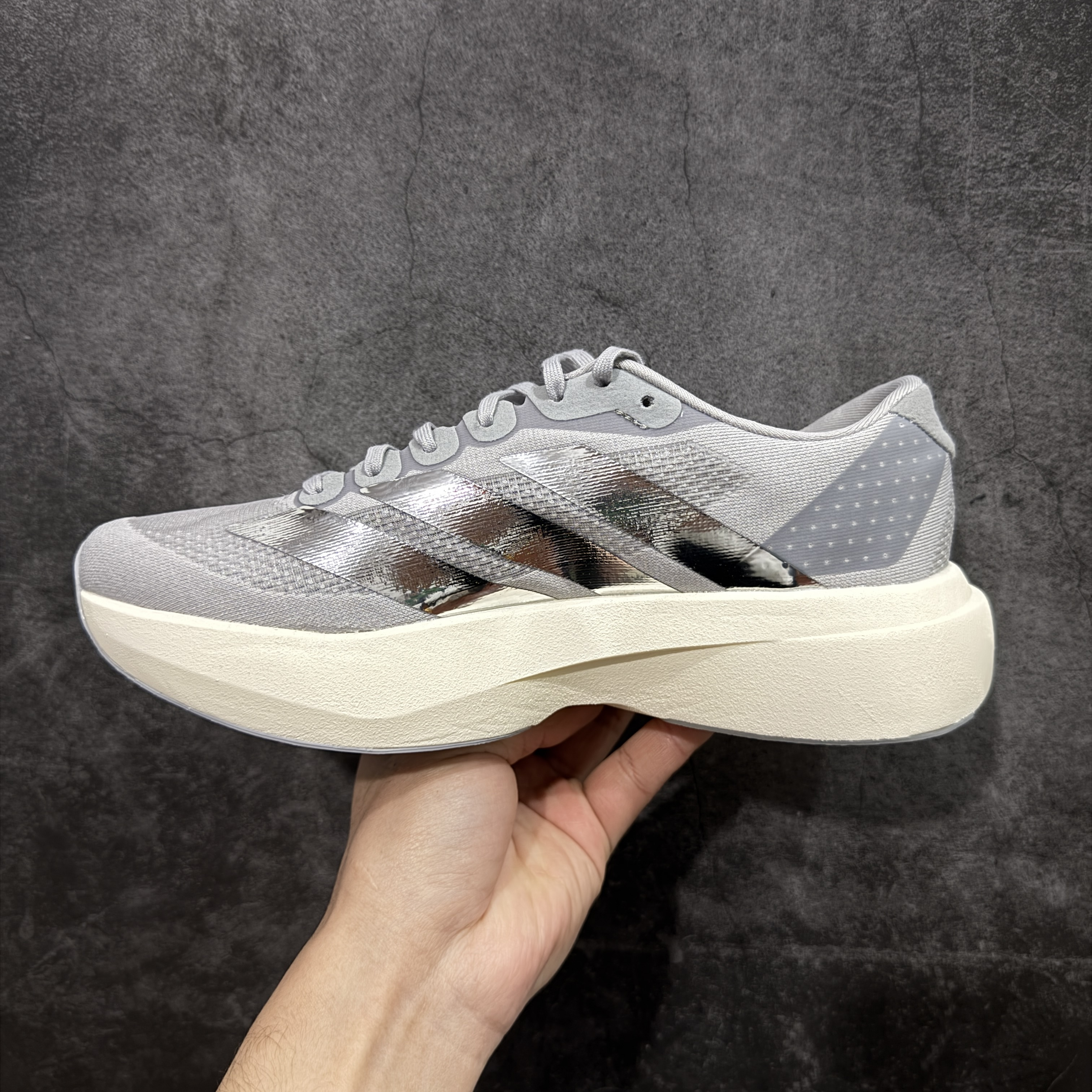 内置碳板 Adidas Adizero Evo SL 低筒 舒适百搭 防滑耐磨 马拉松 训练竞速 跑步鞋 女款 男款 波鞋 灰银 KJ9664