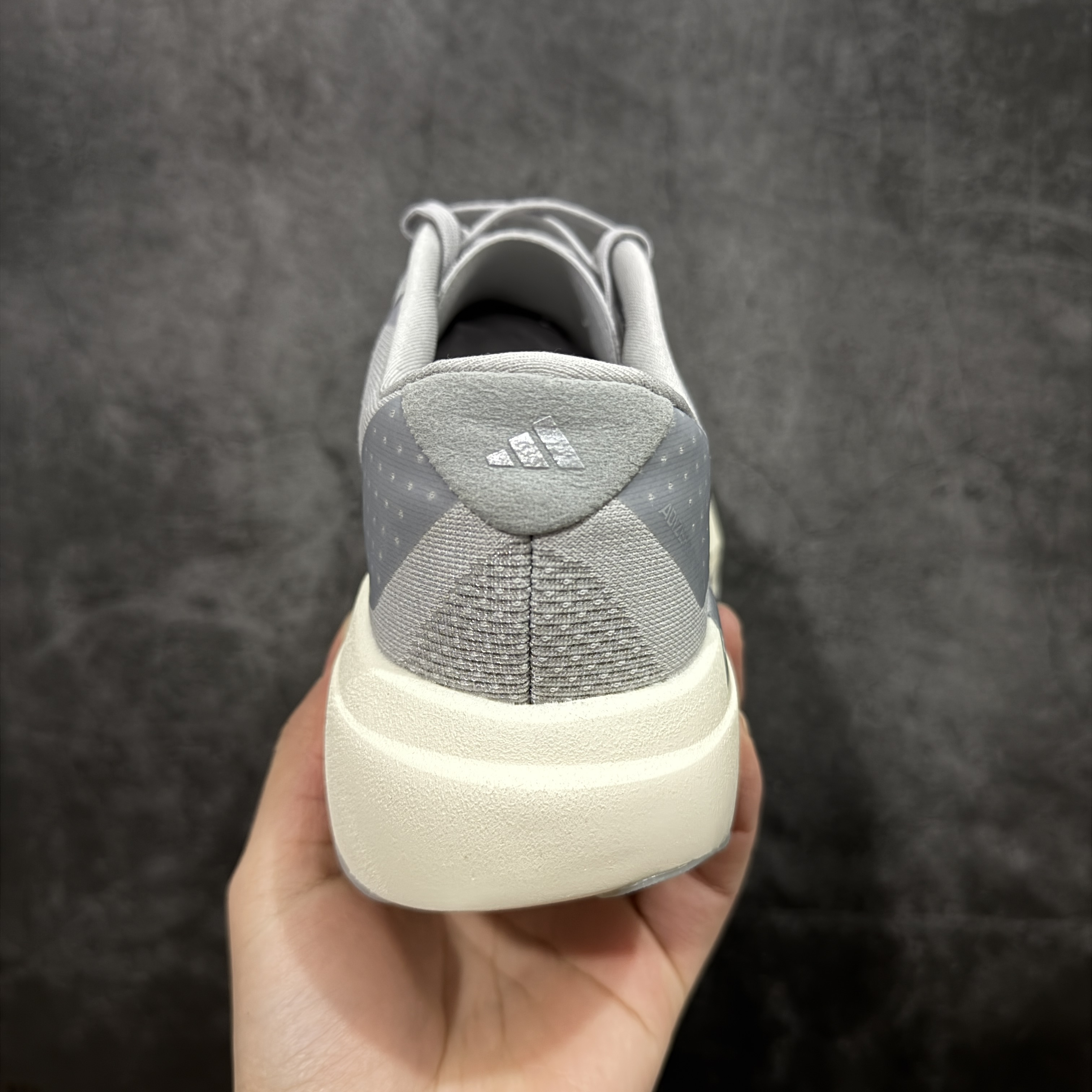 内置碳板 Adidas Adizero Evo SL 低筒 舒适百搭 防滑耐磨 马拉松 训练竞速 跑步鞋 女款 男款 波鞋 灰银 KJ9664