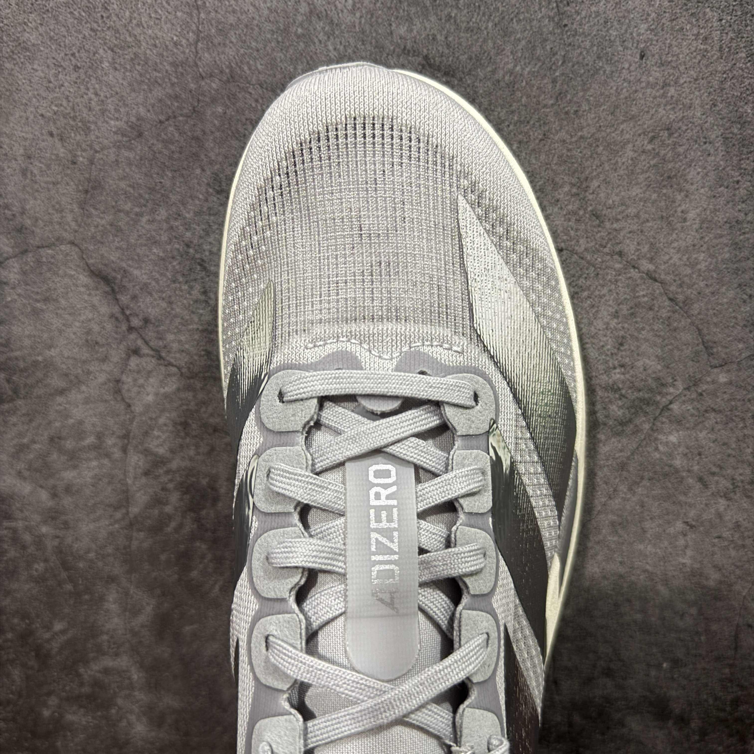 内置碳板 Adidas Adizero Evo SL 低筒 舒适百搭 防滑耐磨 马拉松 训练竞速 跑步鞋 女款 男款 波鞋 灰银 KJ9664